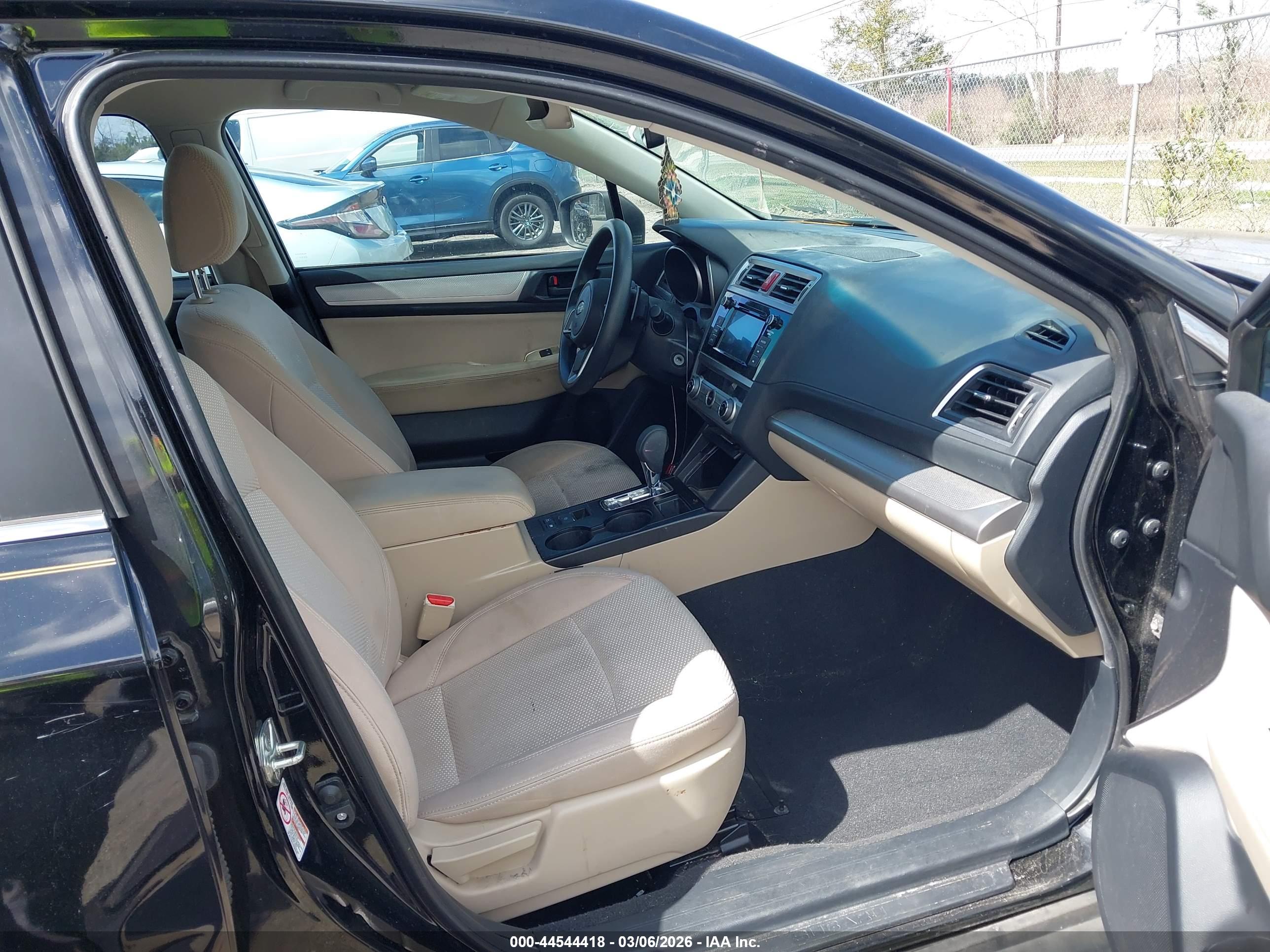 SUBARU OUTBACK image 5