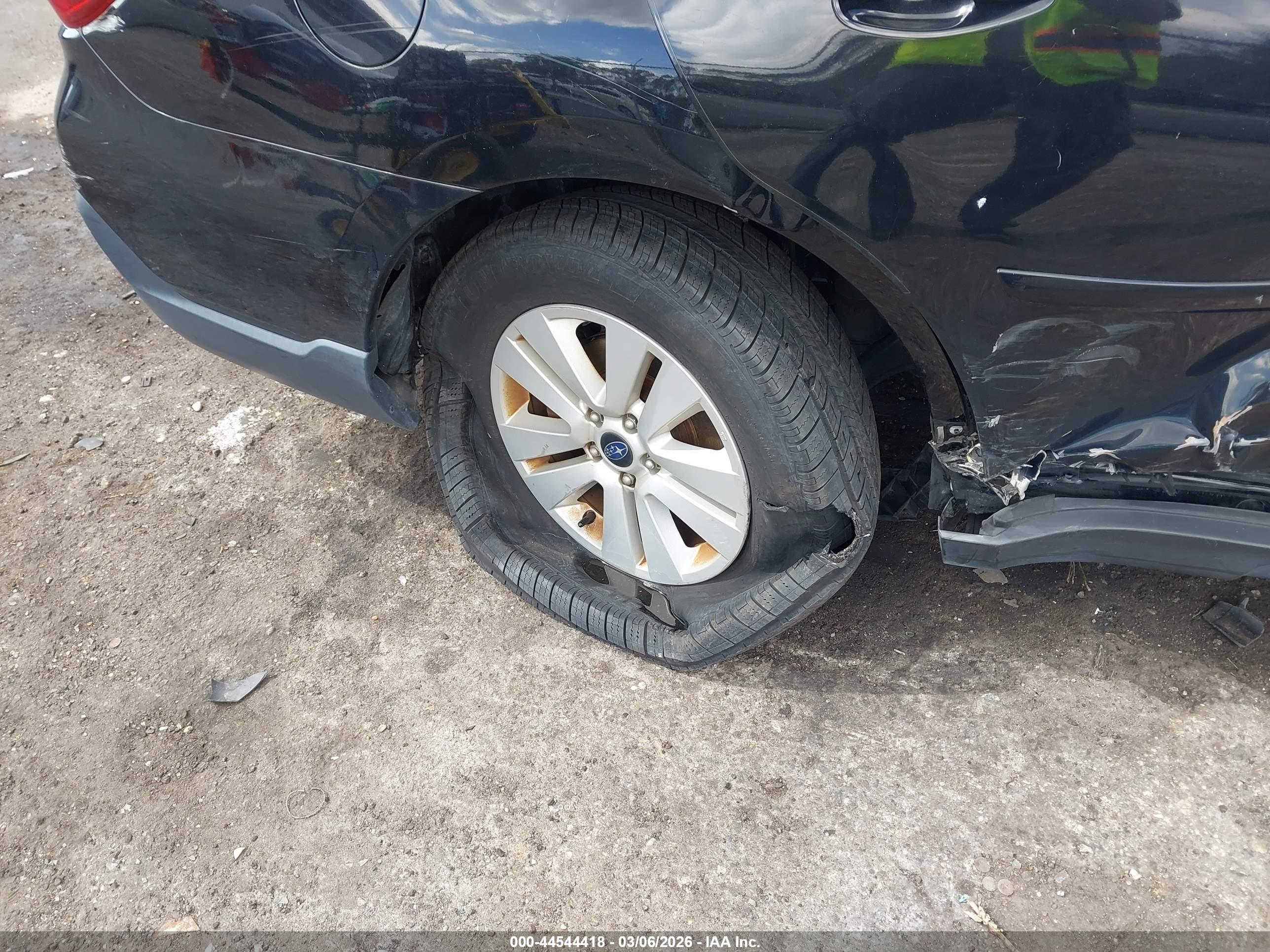 SUBARU OUTBACK image 6
