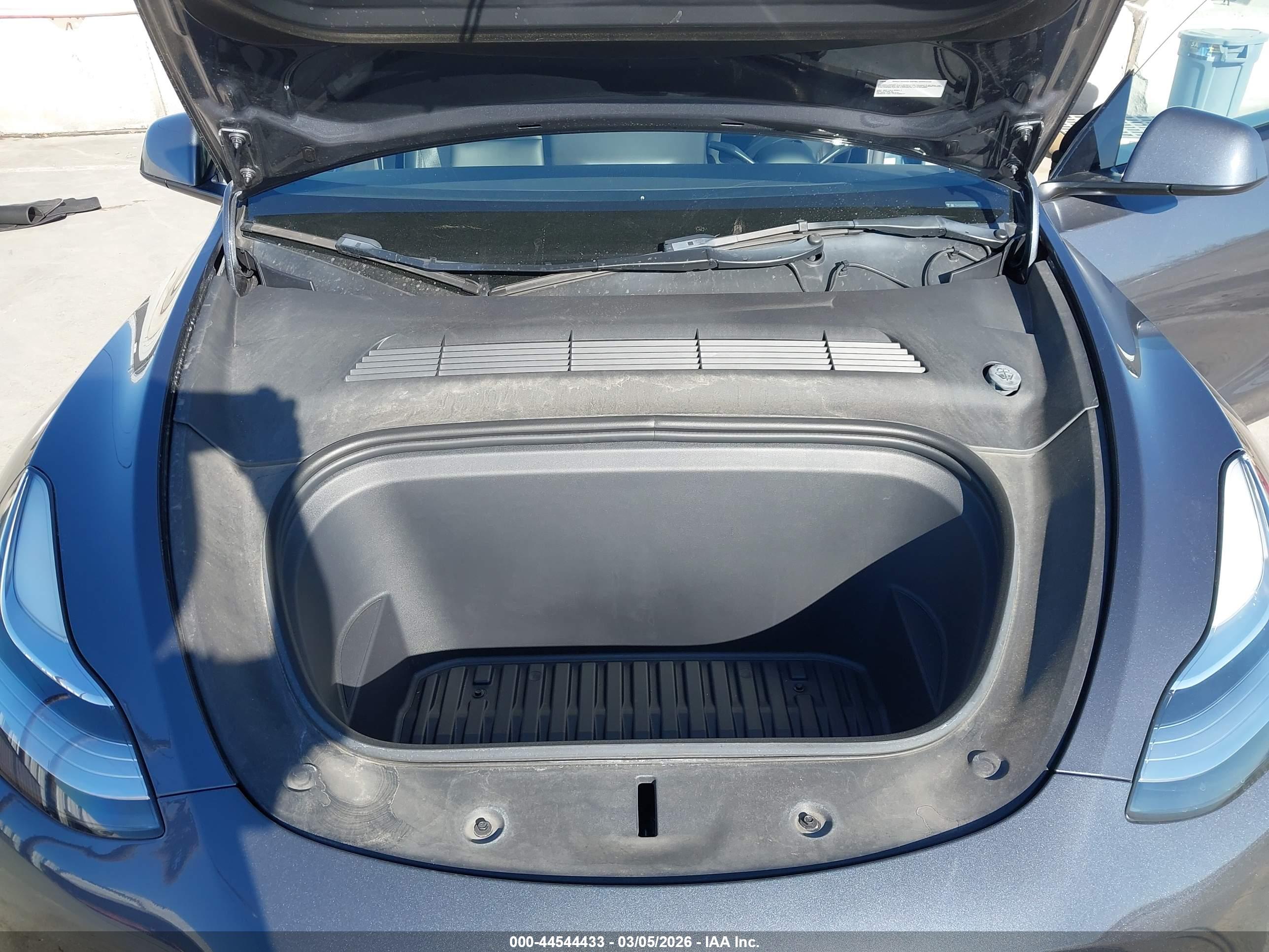 TESLA MODEL image 10