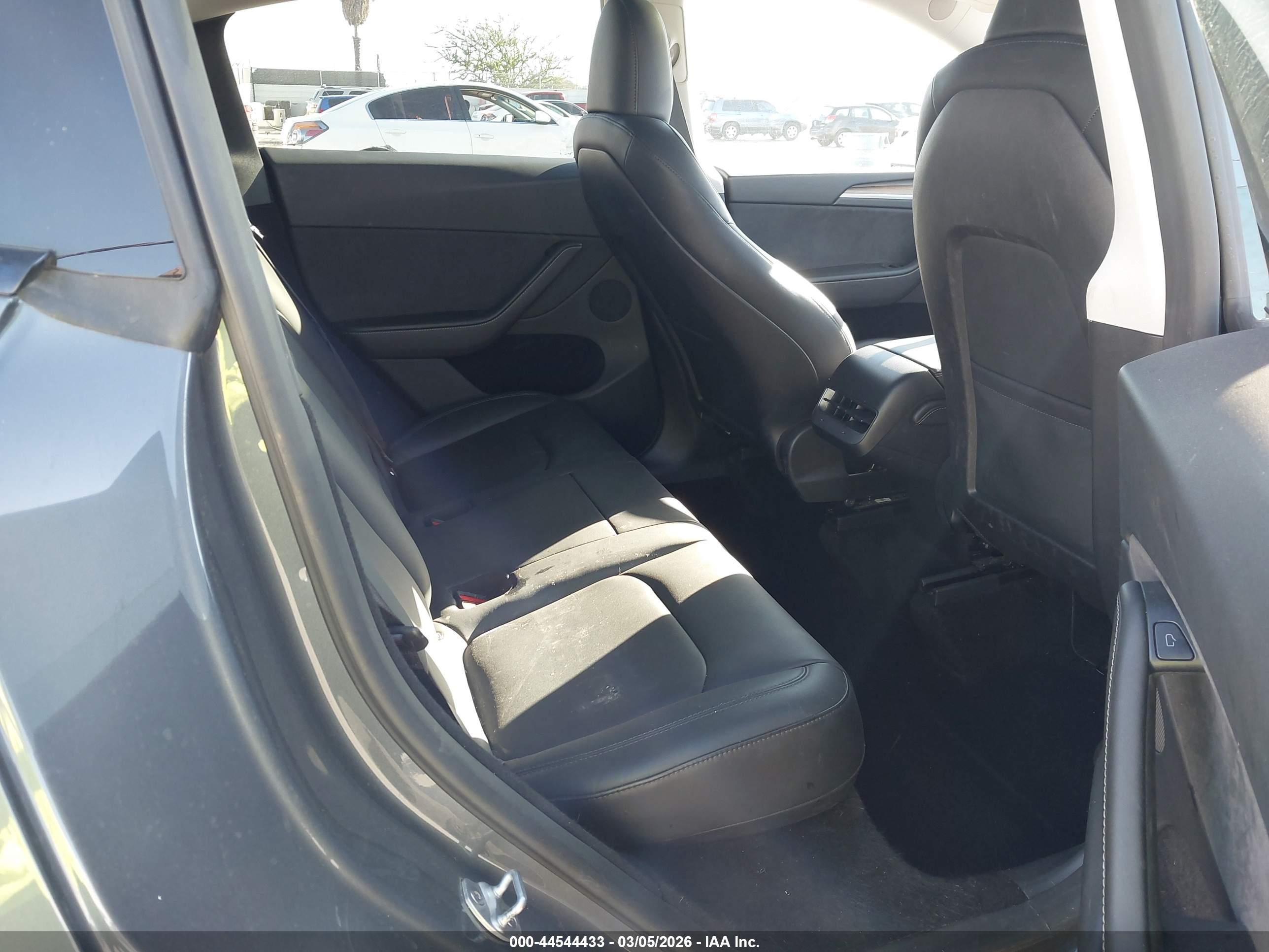 TESLA MODEL image 8