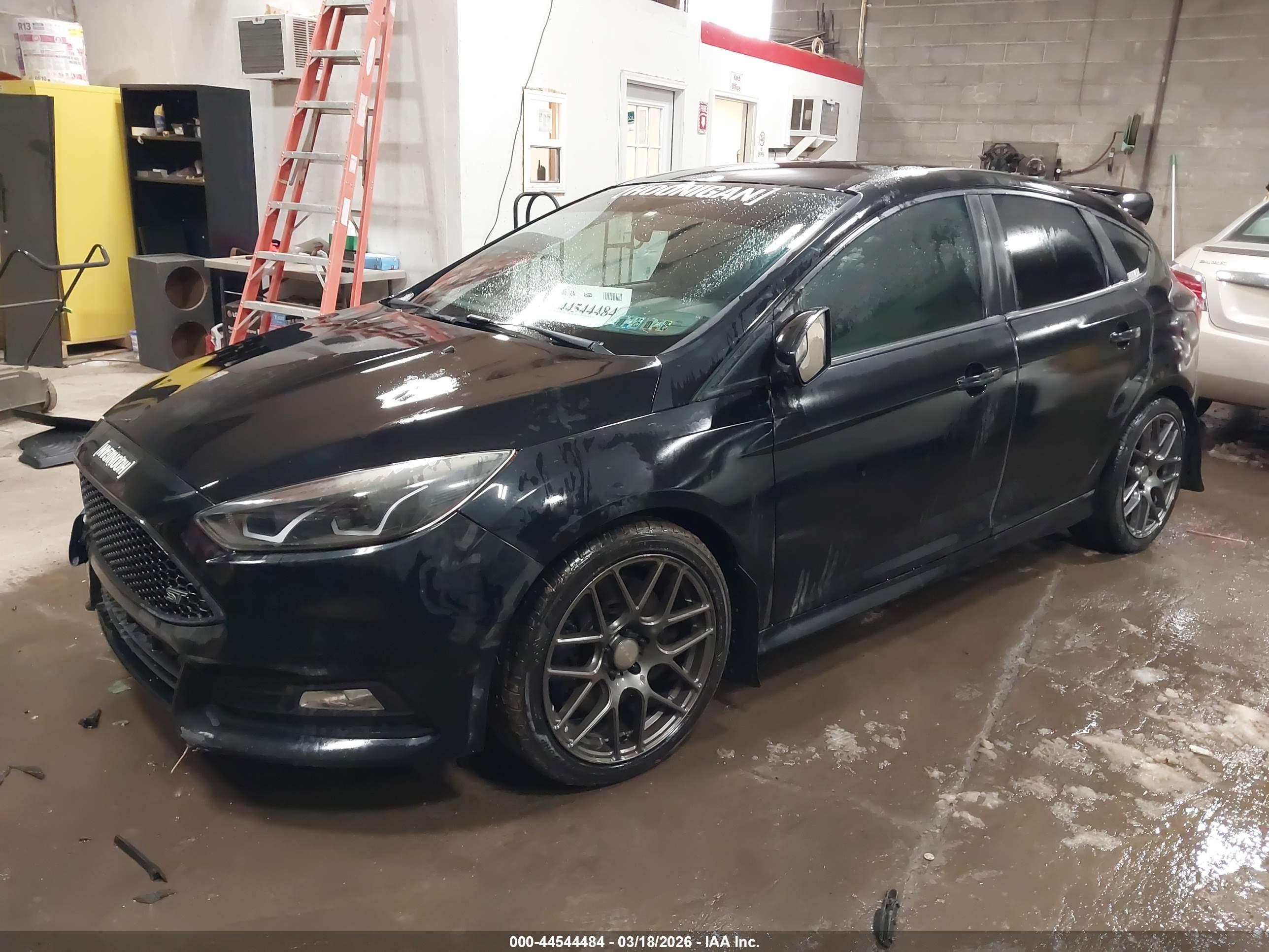 FORD FOCUS image 2