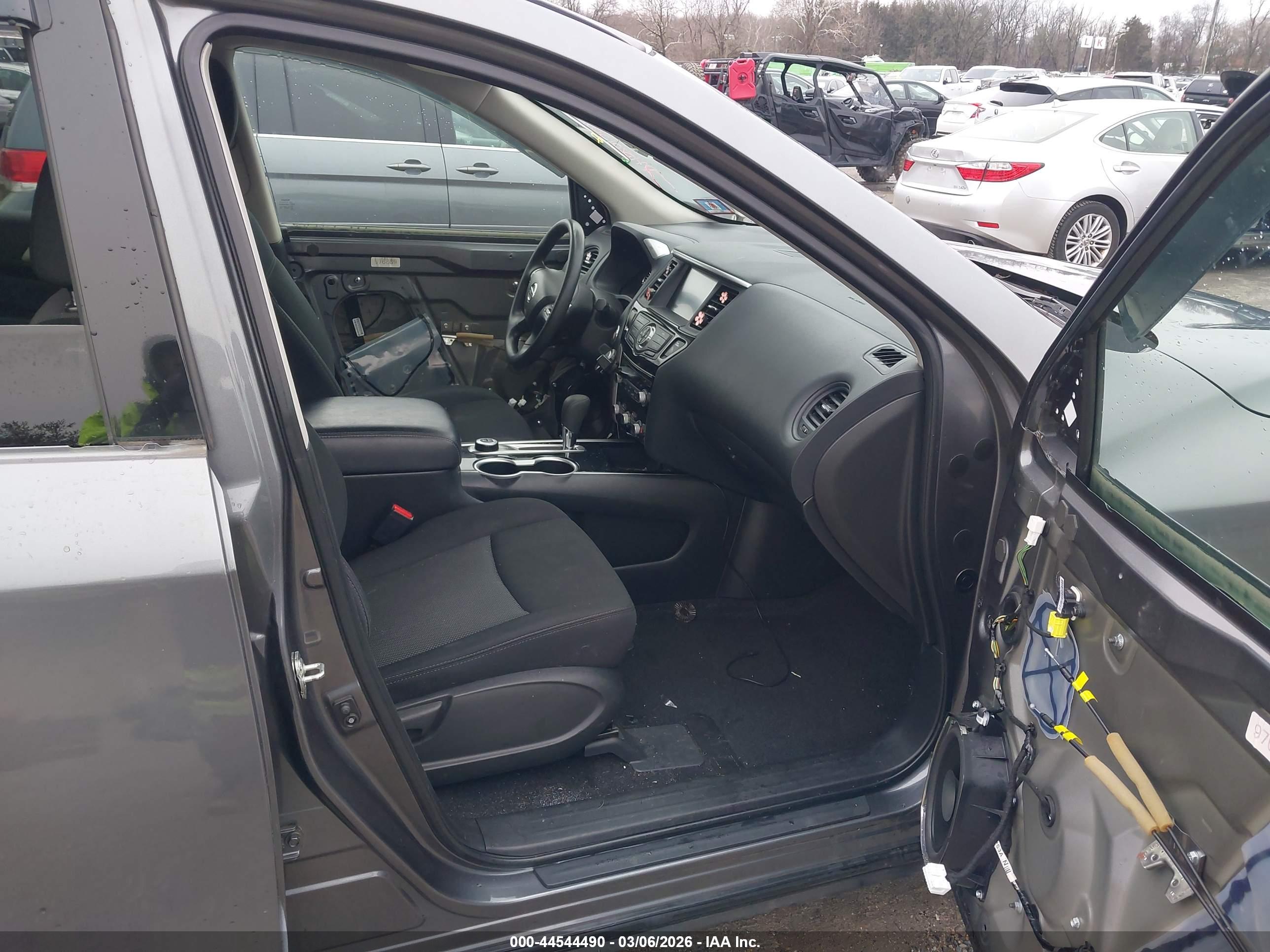 NISSAN PATHFINDER image 5
