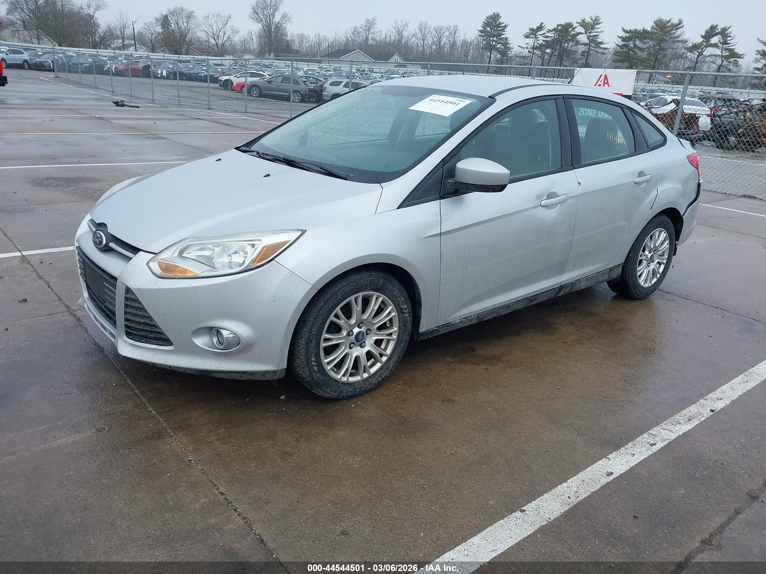 FORD FOCUS image 2