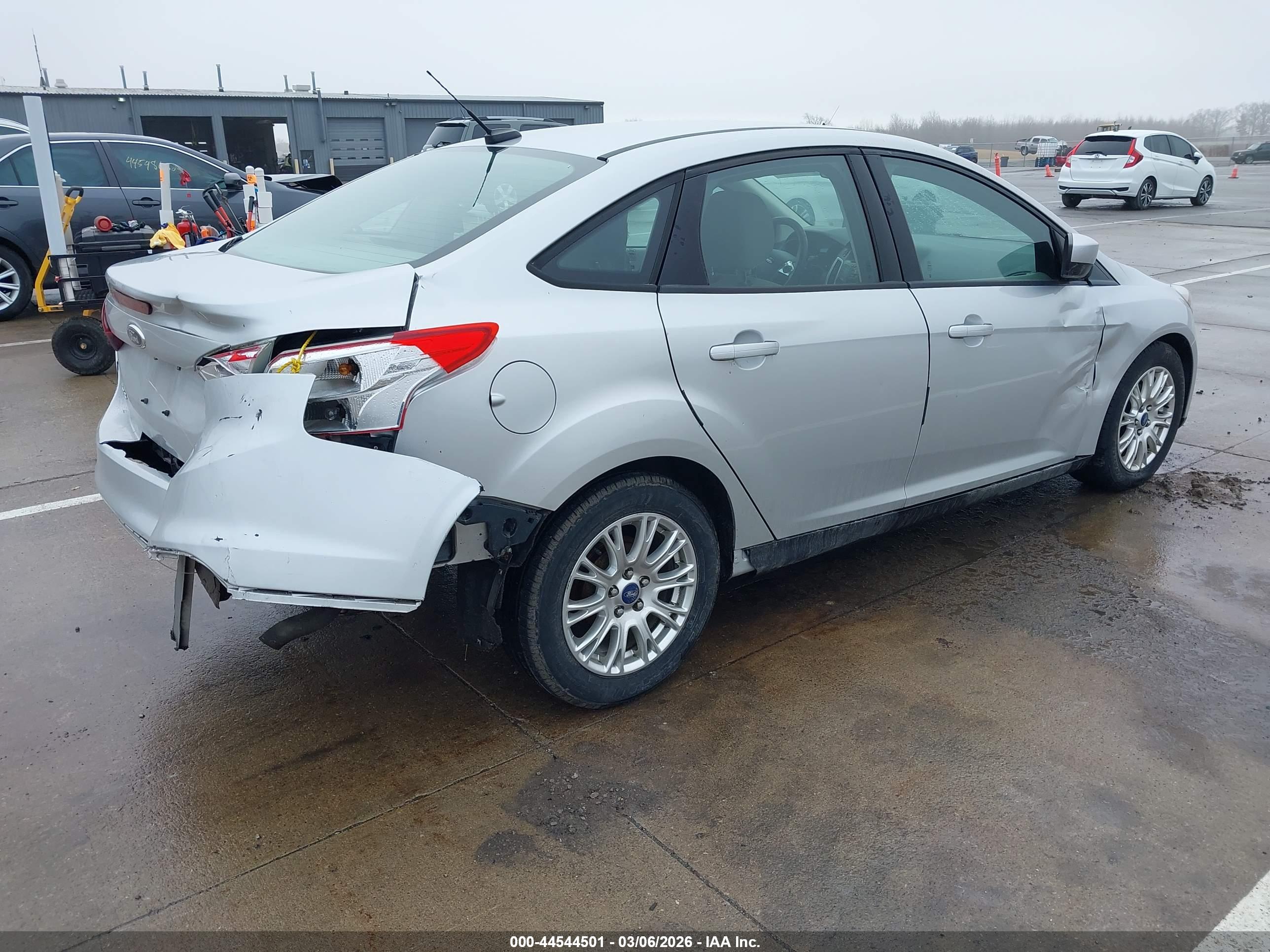 FORD FOCUS image 4