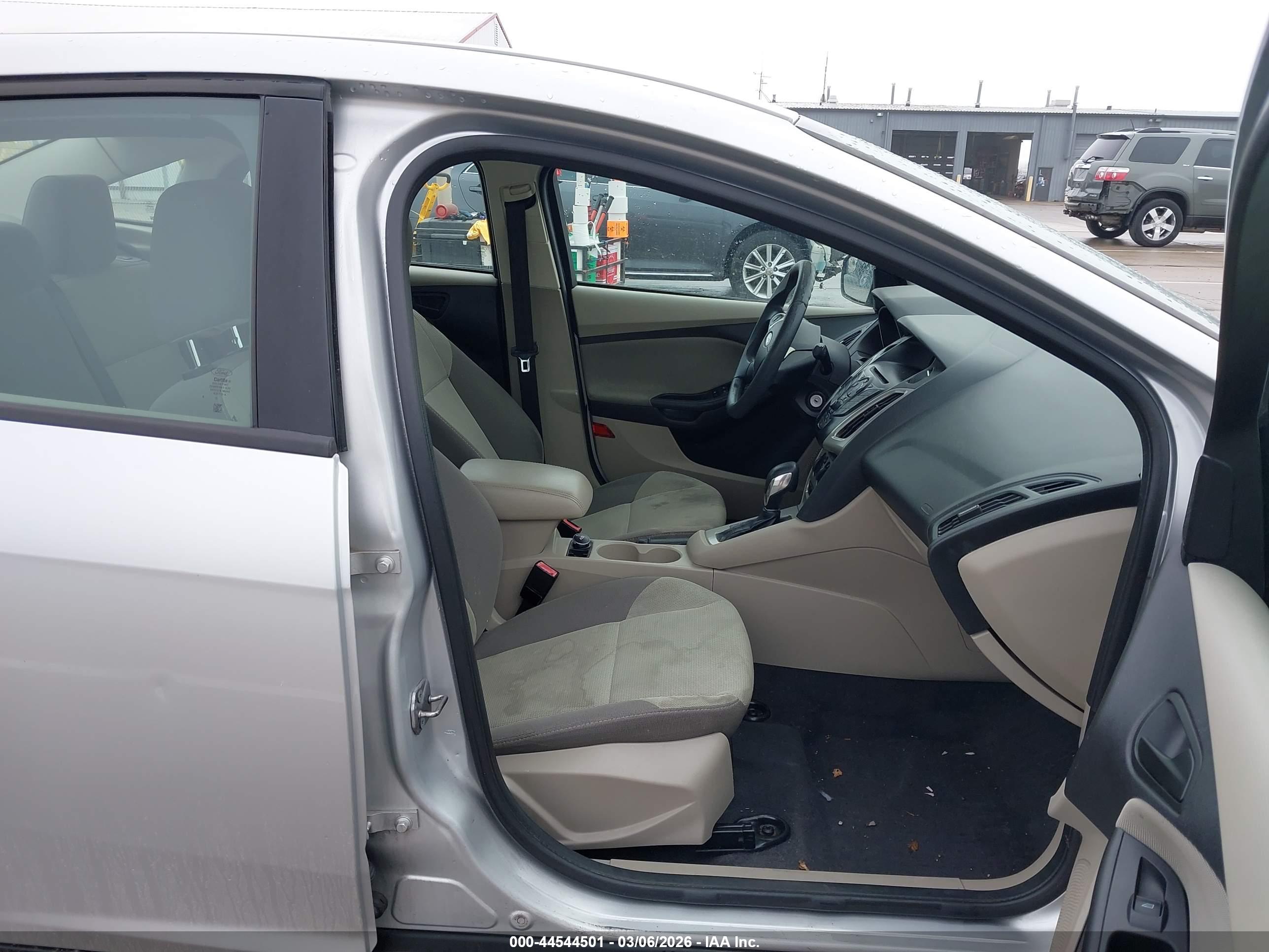 FORD FOCUS image 5