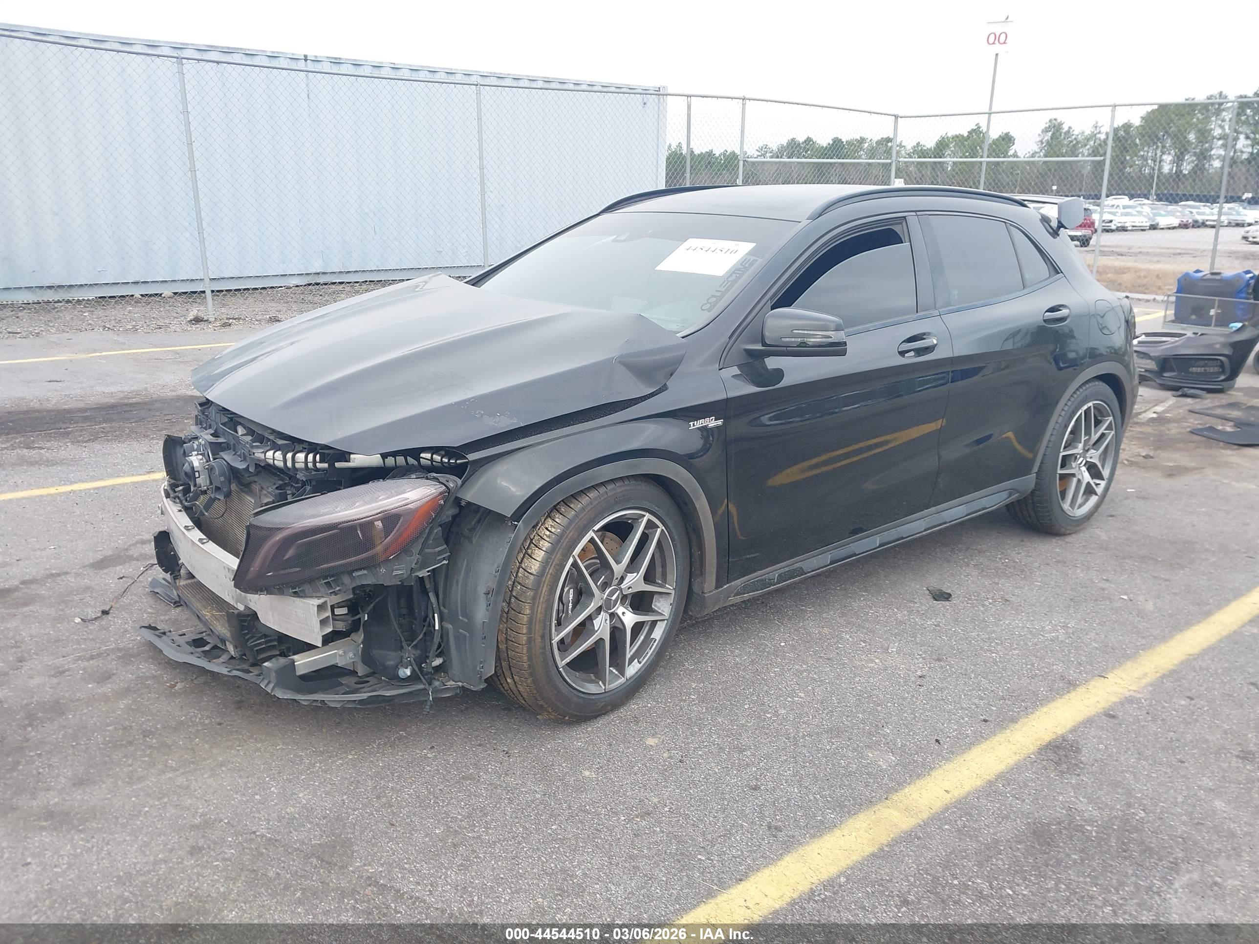 MERCEDES-BENZ GLA image 2