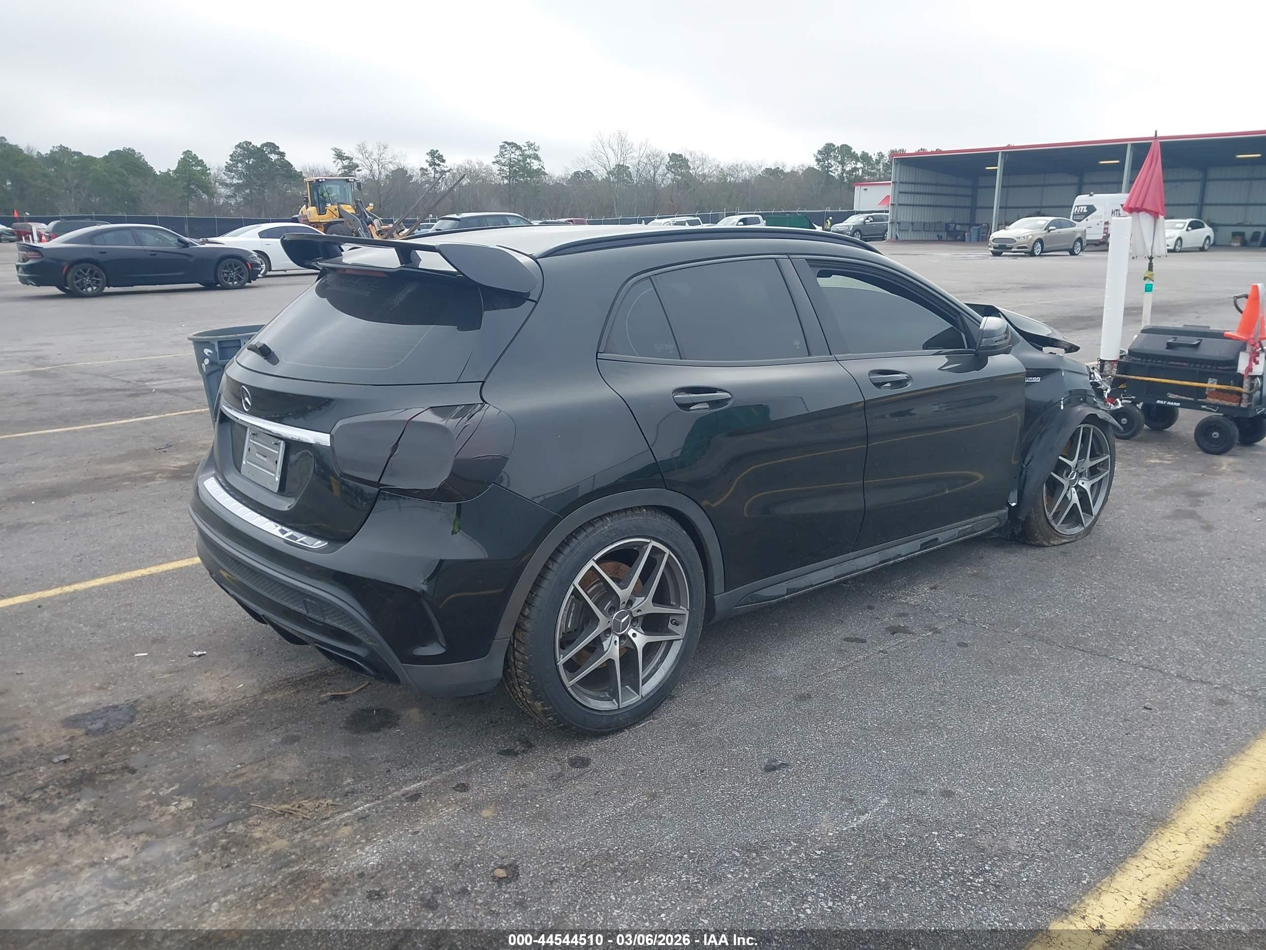 MERCEDES-BENZ GLA image 4