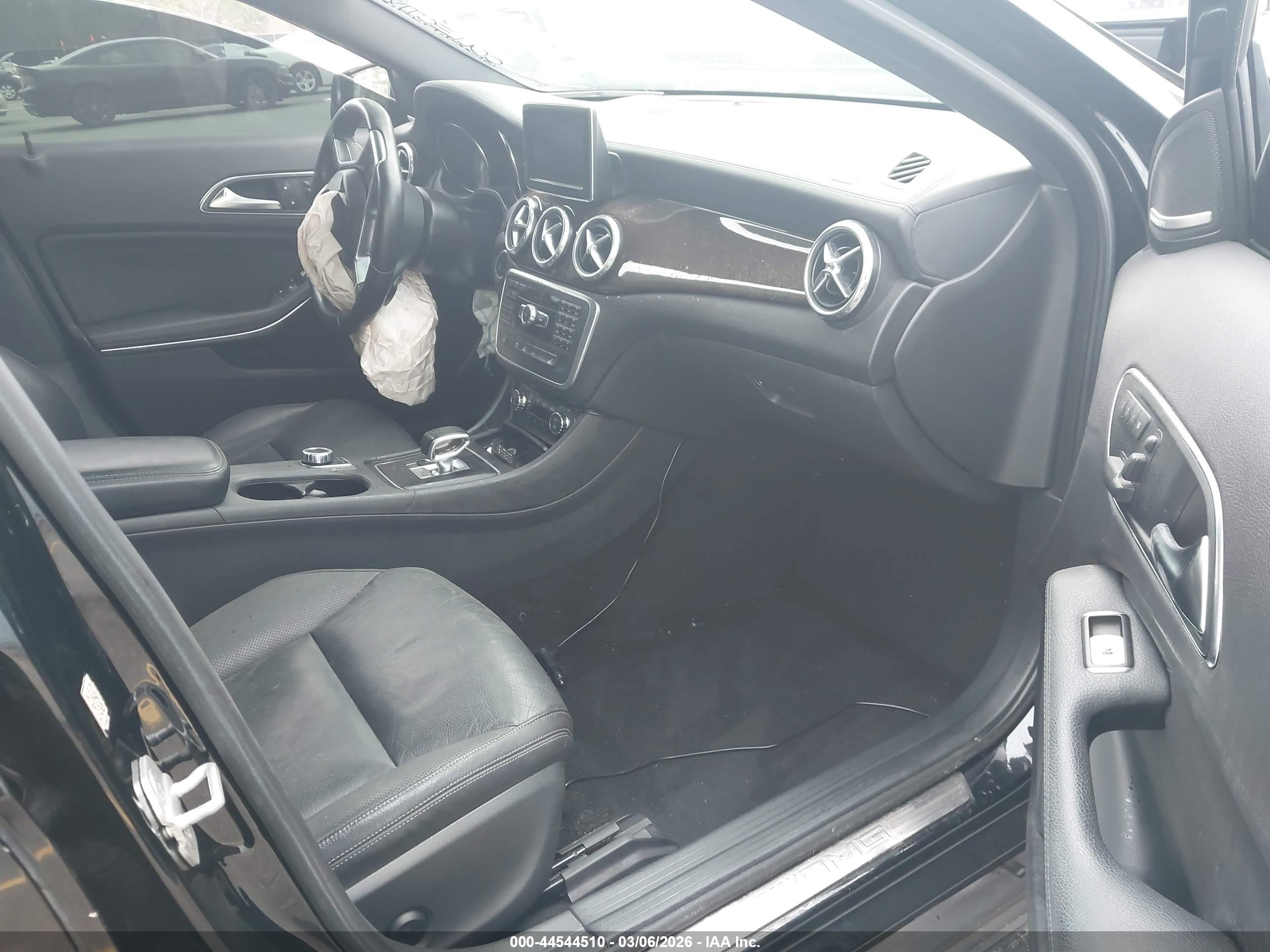MERCEDES-BENZ GLA image 5
