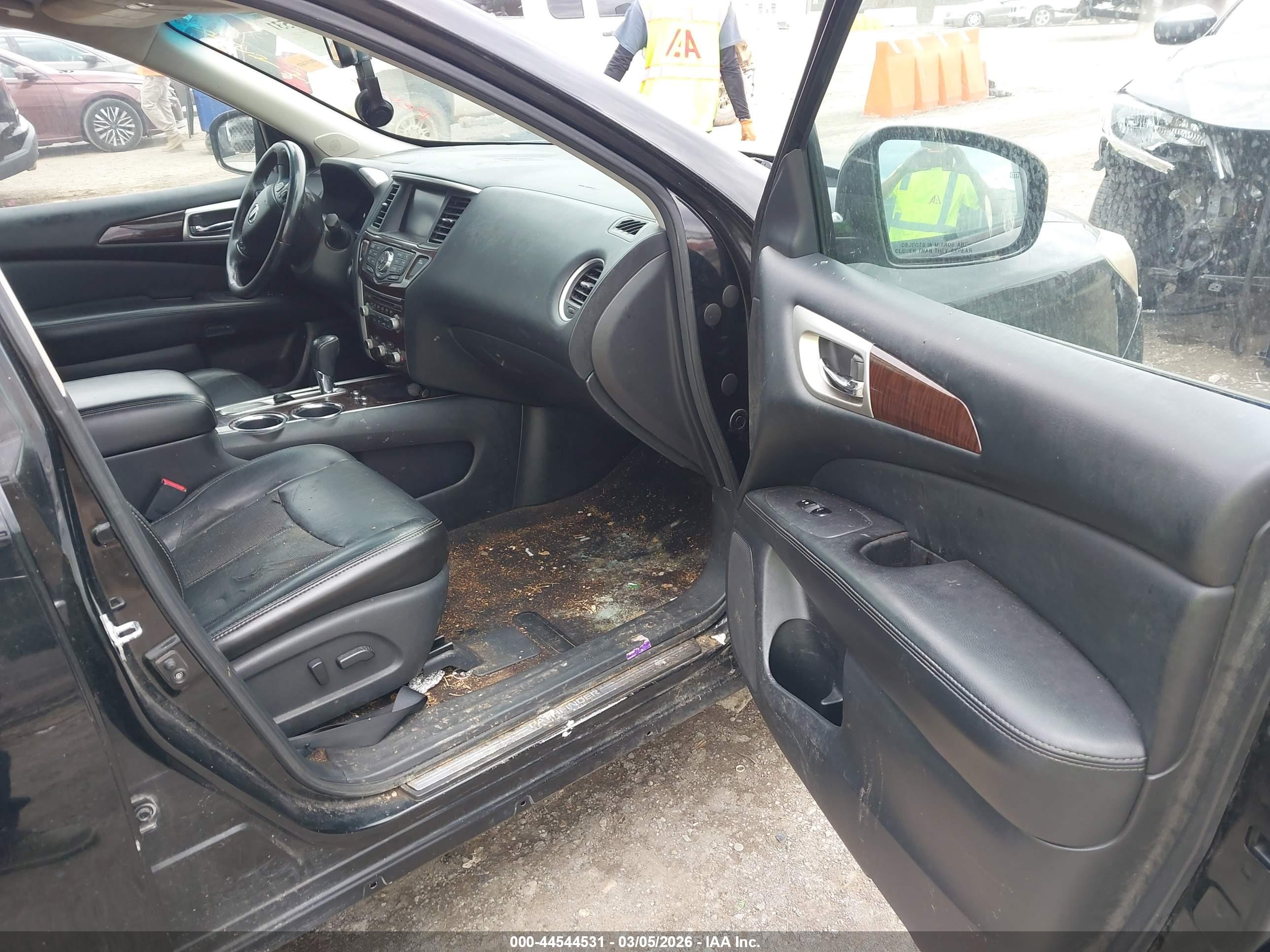 NISSAN PATHFINDER image 5