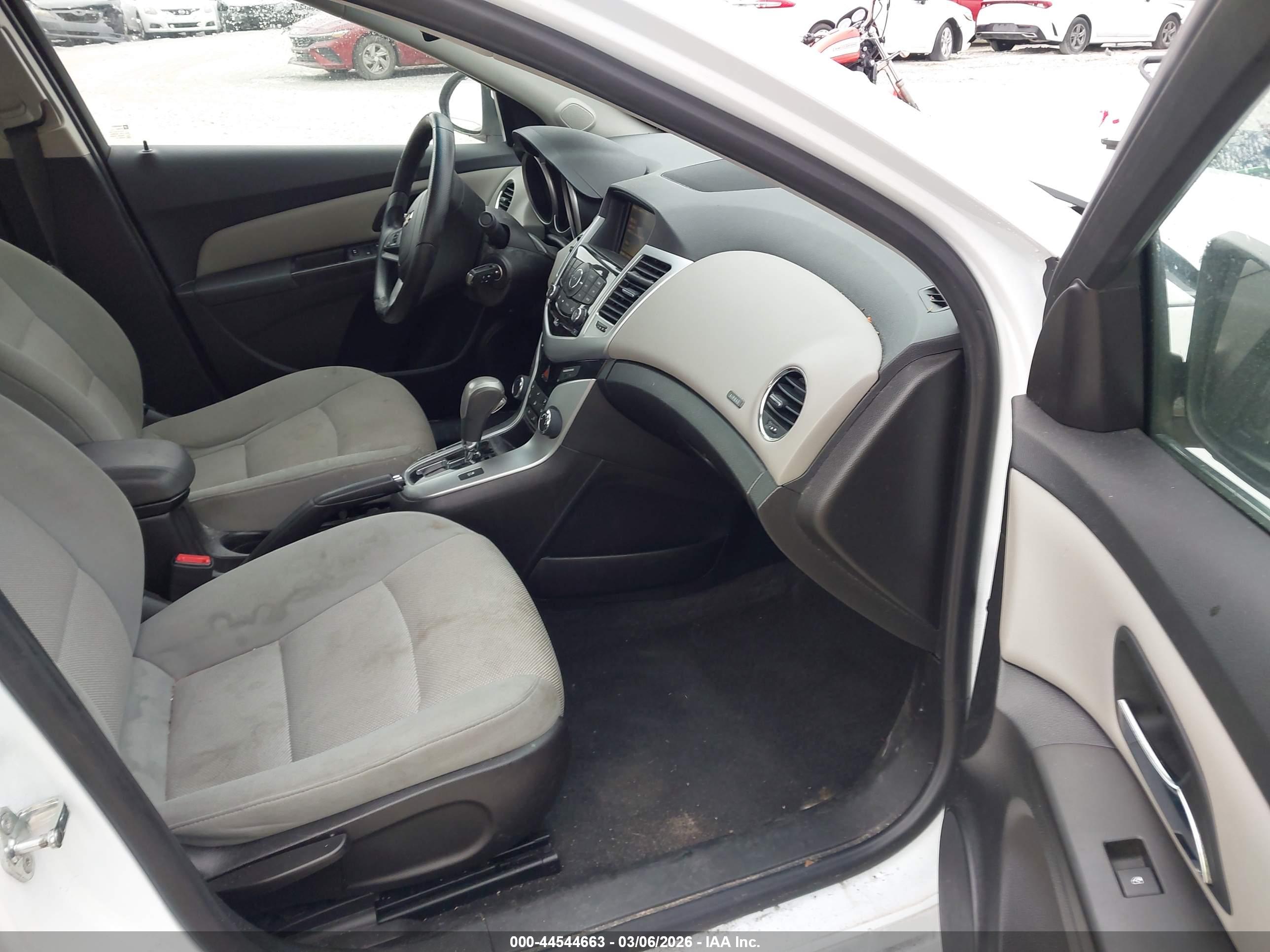 CHEVROLET CRUZE image 5