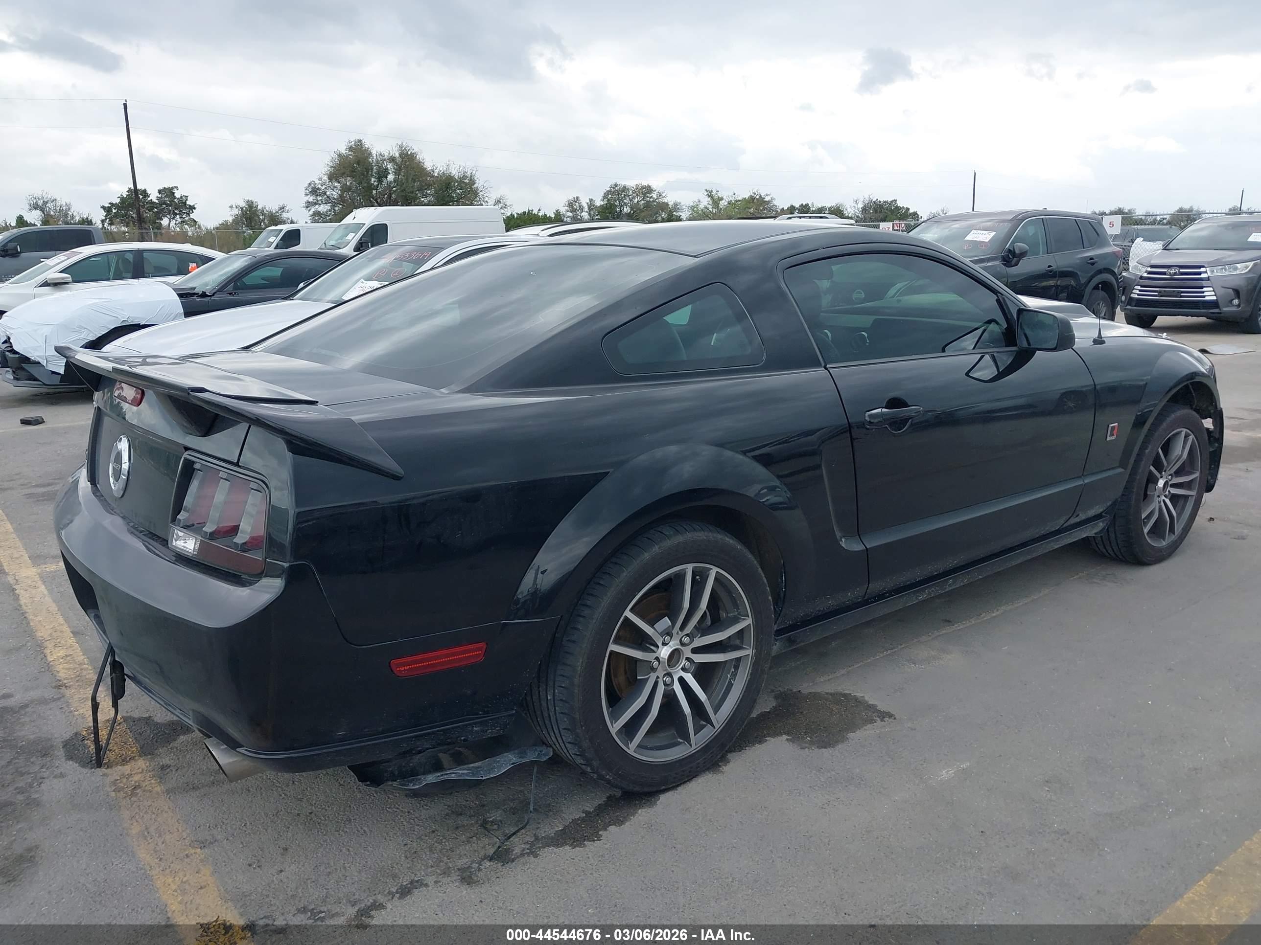 FORD MUSTANG image 4