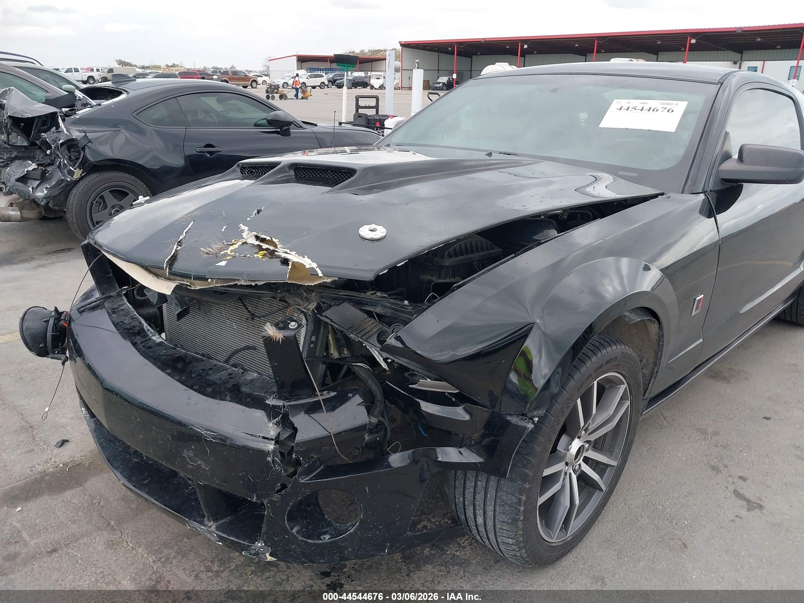 FORD MUSTANG image 6