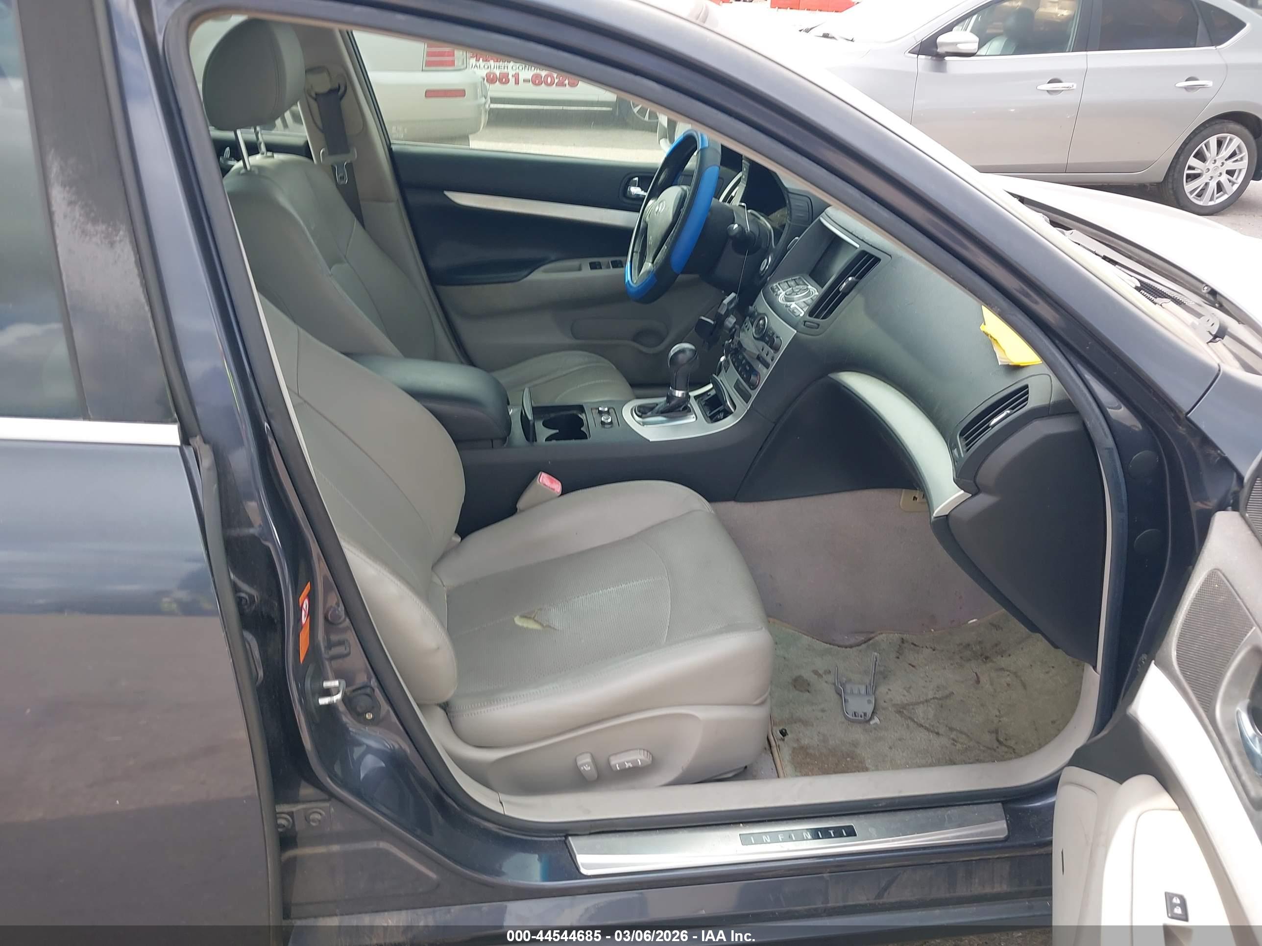 INFINITI G37 image 5