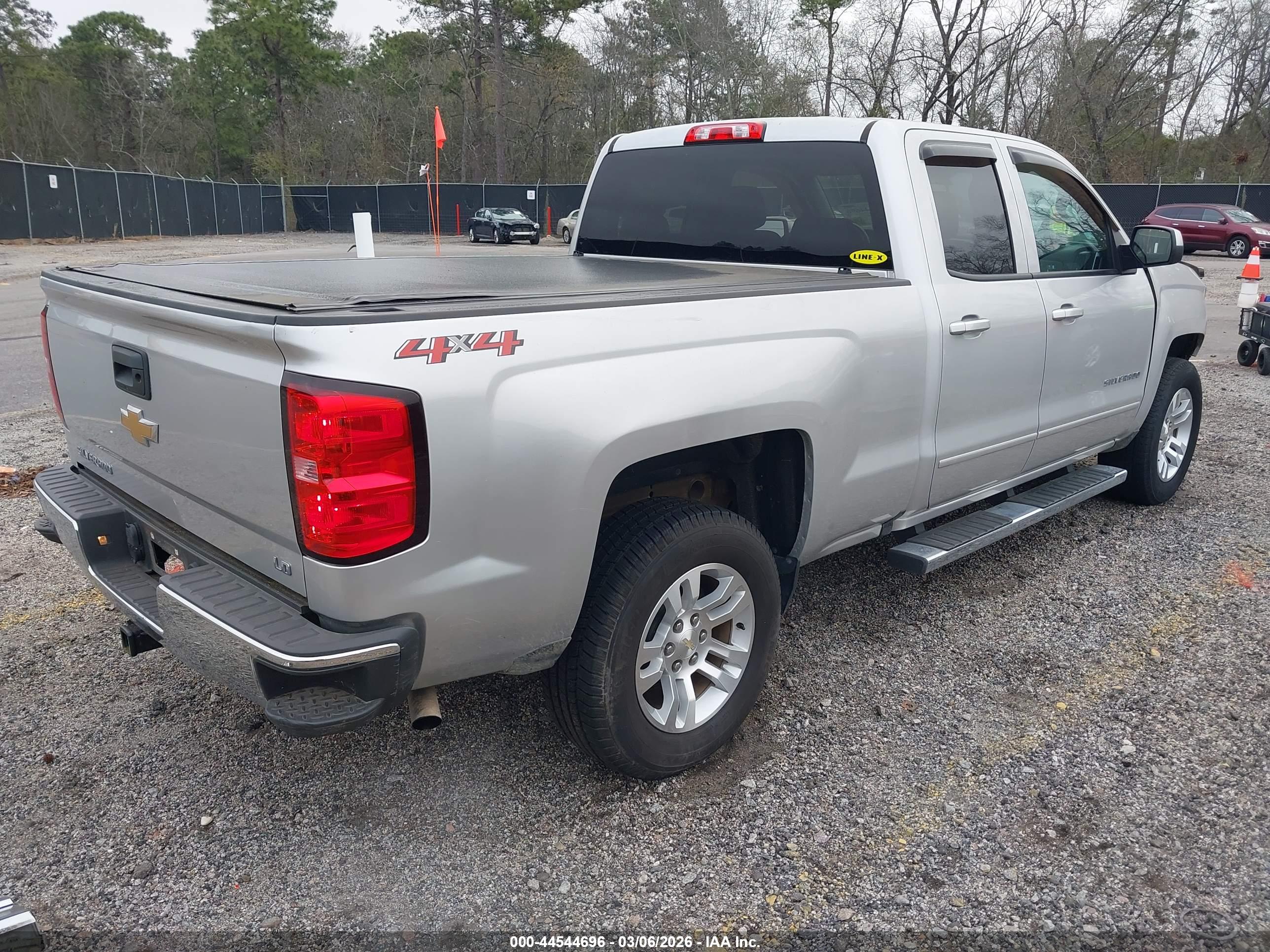 CHEVROLET SILVERADO image 4