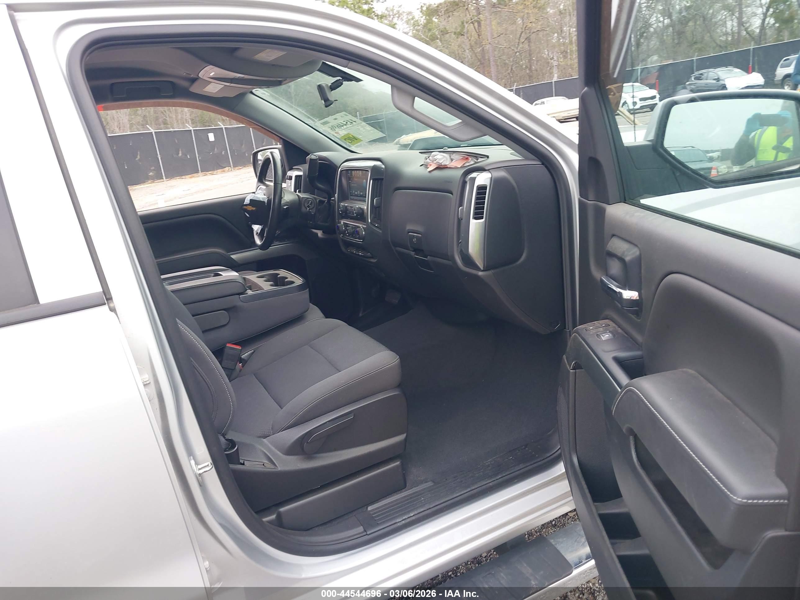 CHEVROLET SILVERADO image 5