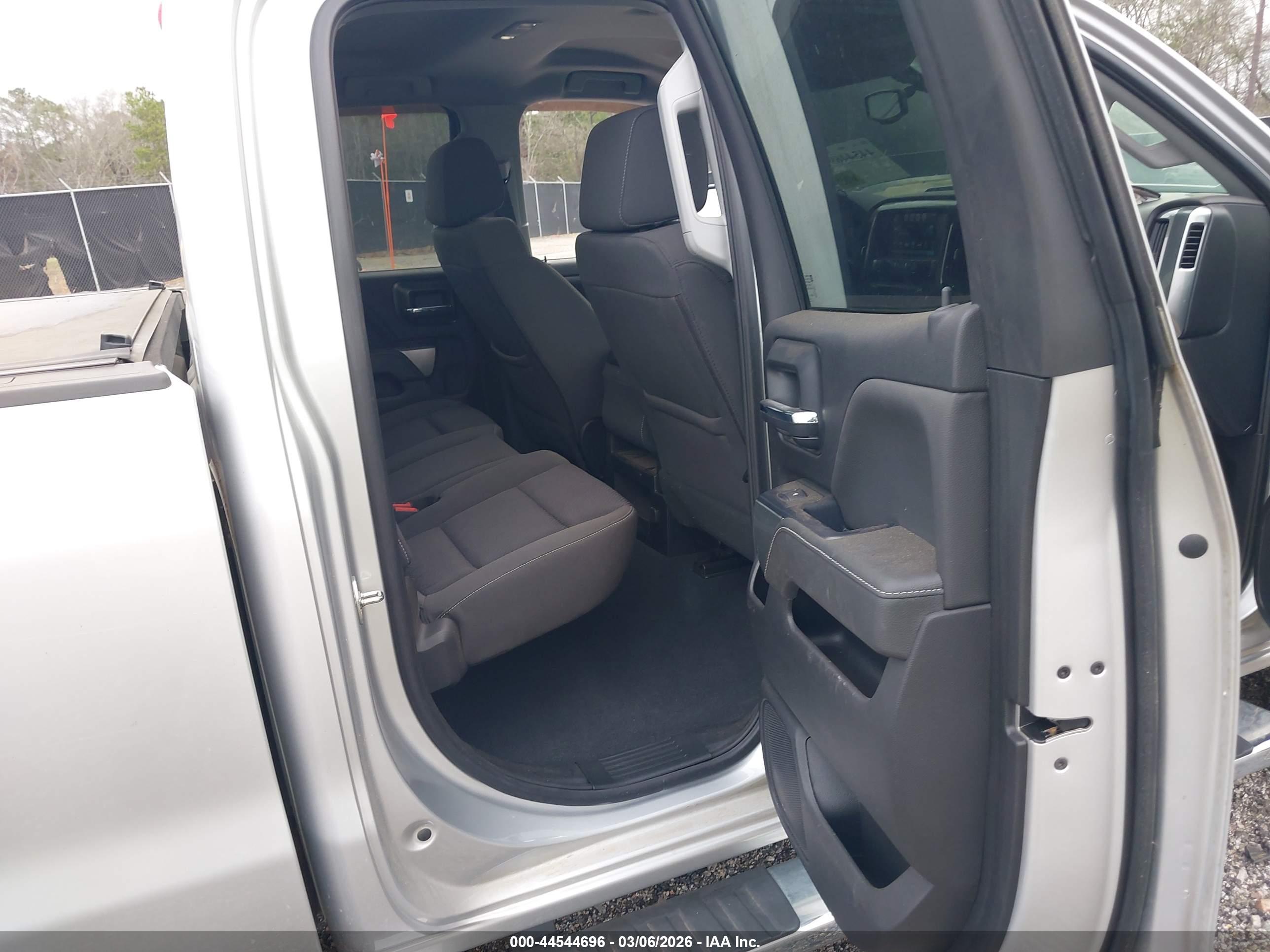CHEVROLET SILVERADO image 8