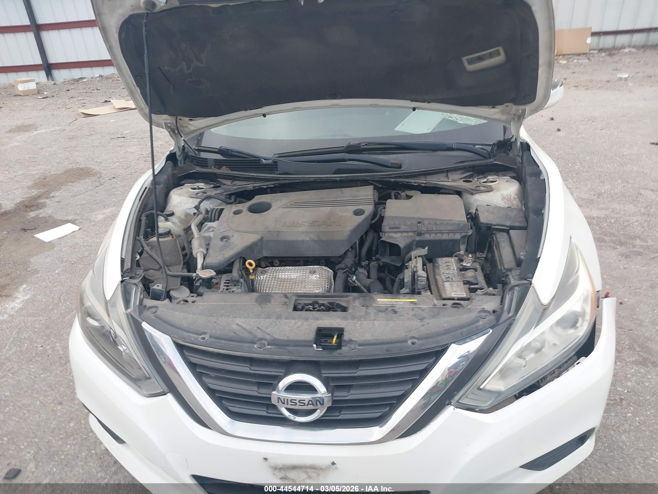 NISSAN ALTIMA image 10