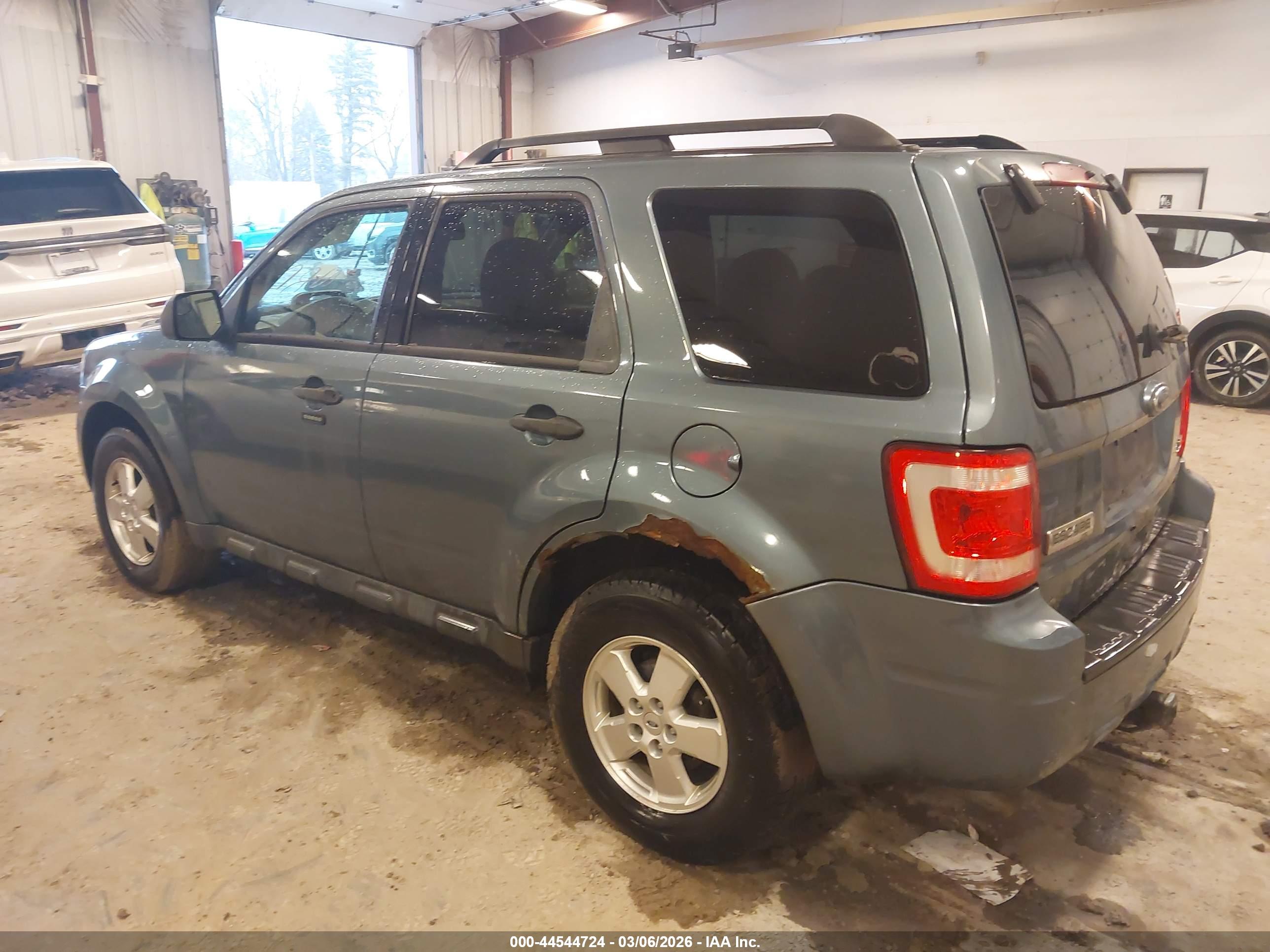 FORD ESCAPE image 3