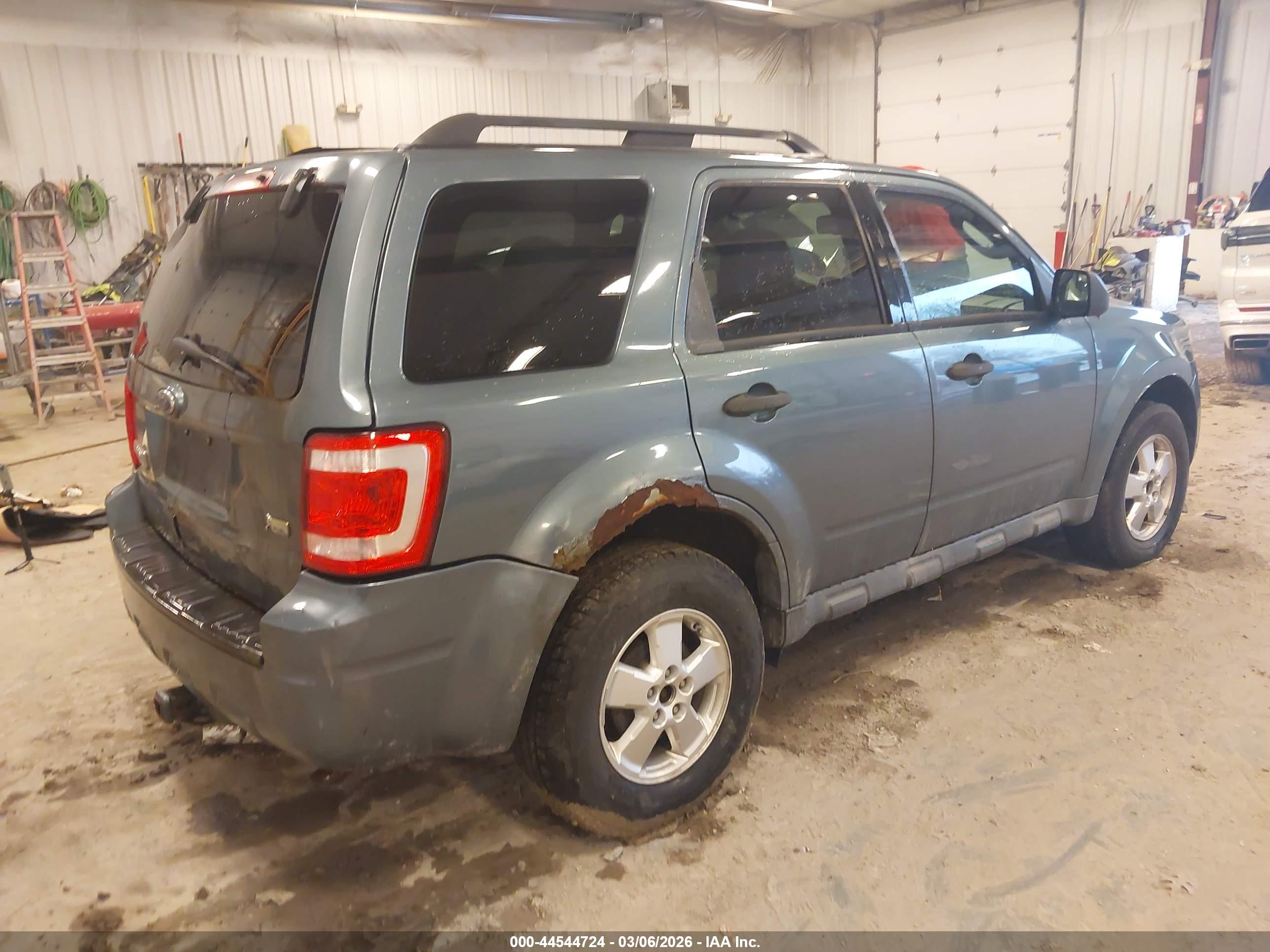 FORD ESCAPE image 4