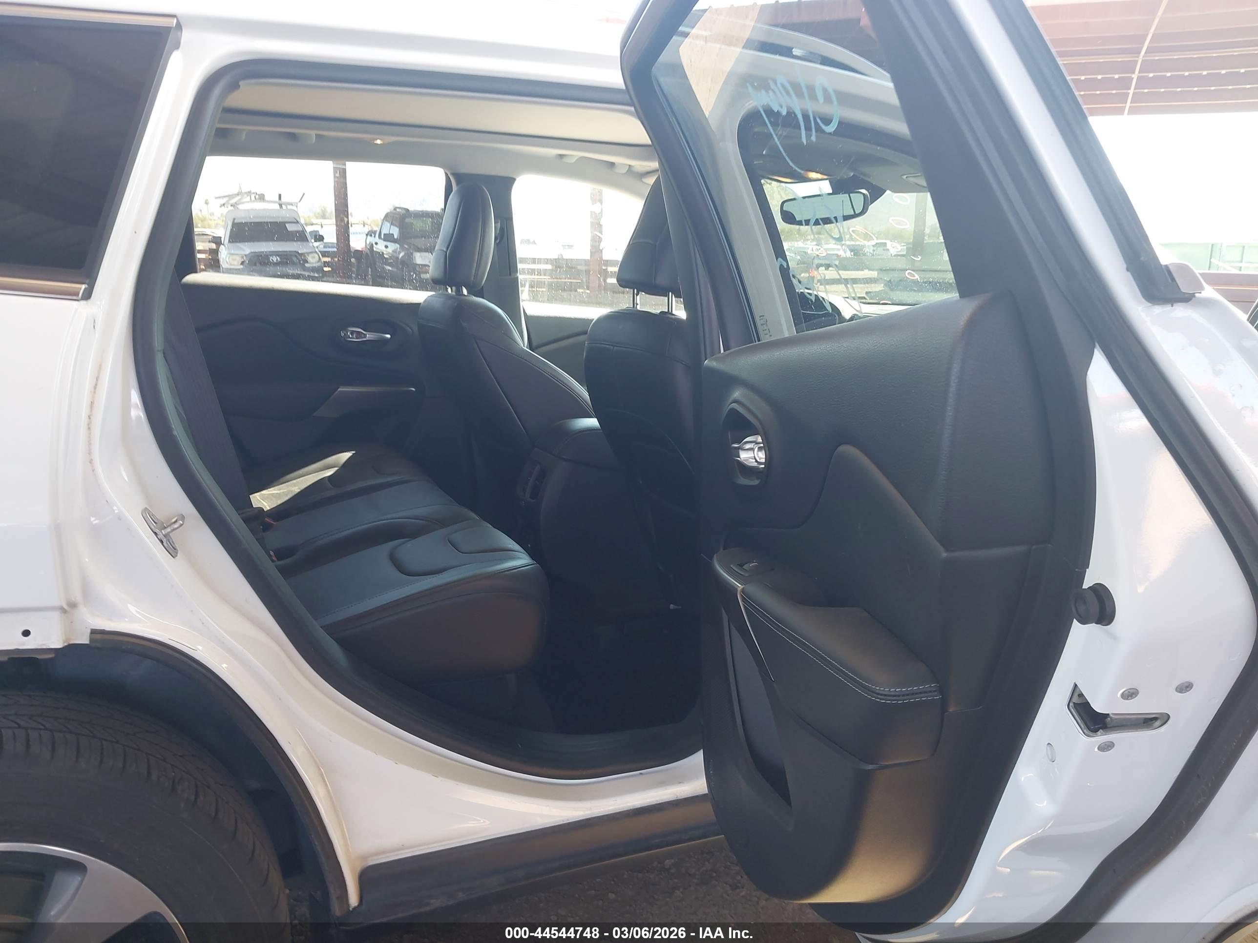 JEEP CHEROKEE image 8