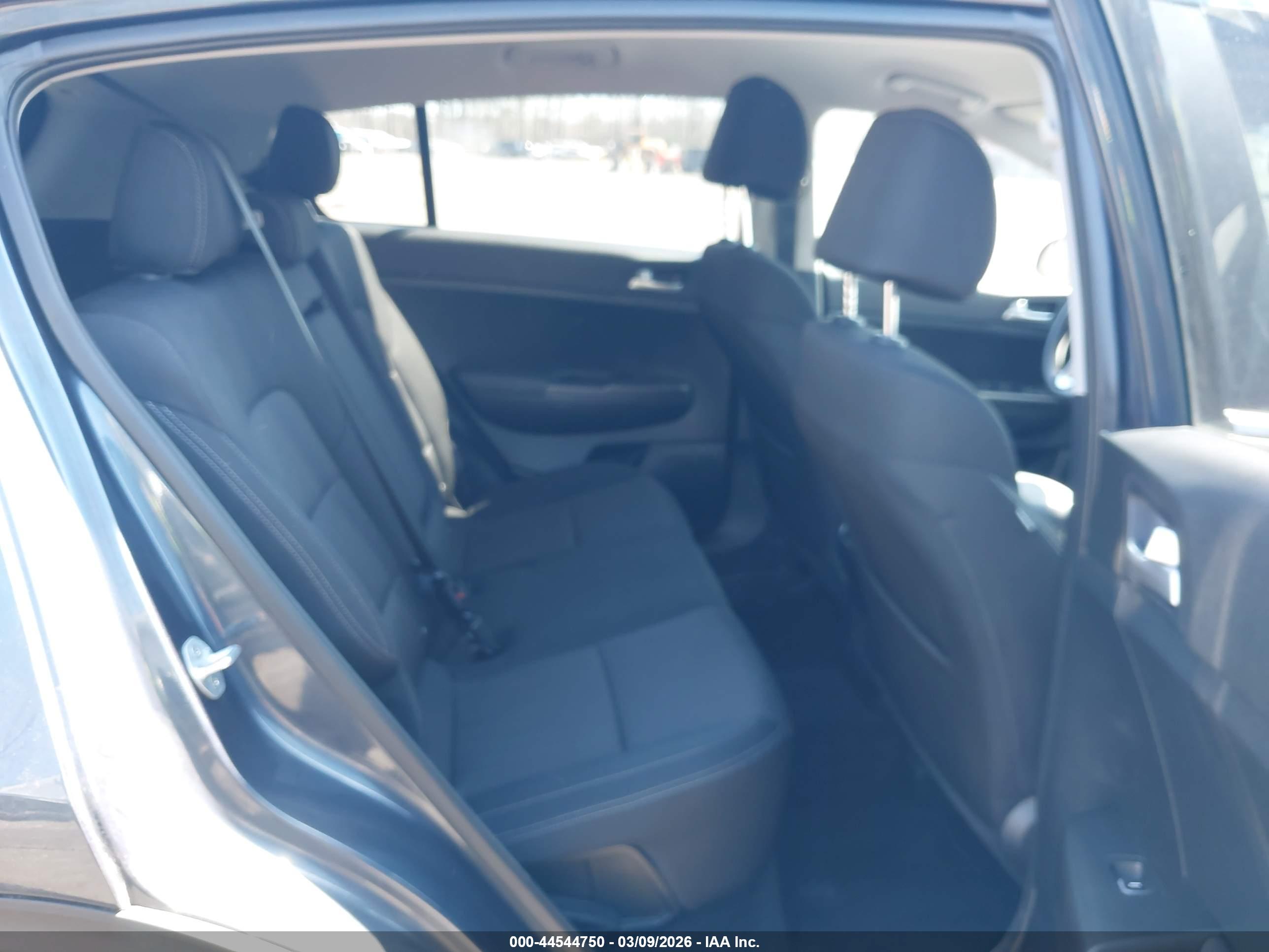 KIA SPORTAGE image 8
