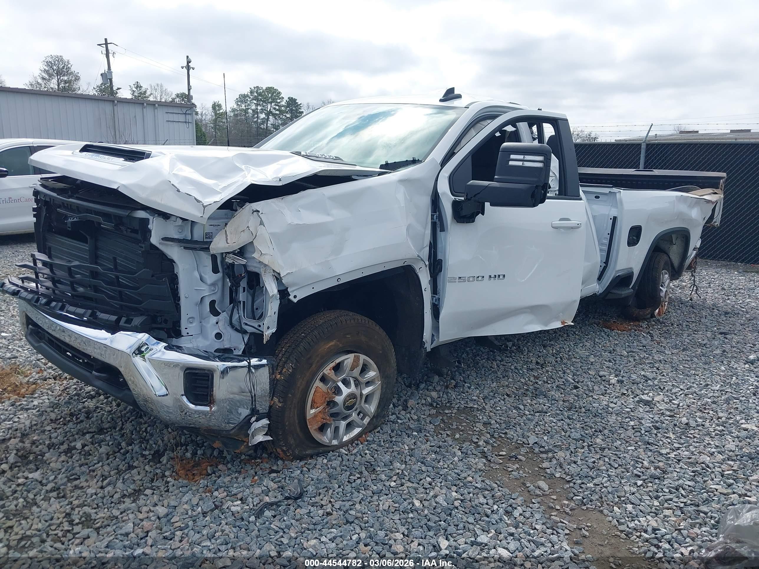 CHEVROLET SILVERADO image 2
