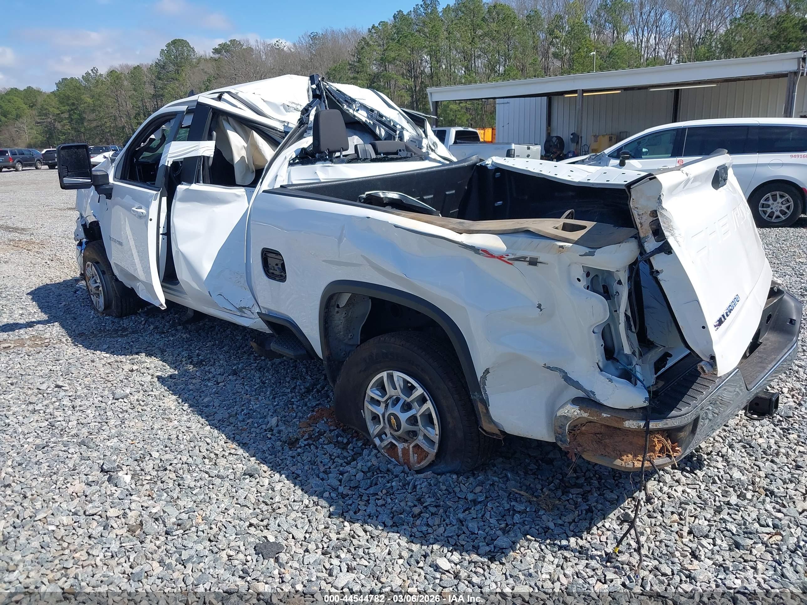 CHEVROLET SILVERADO image 3