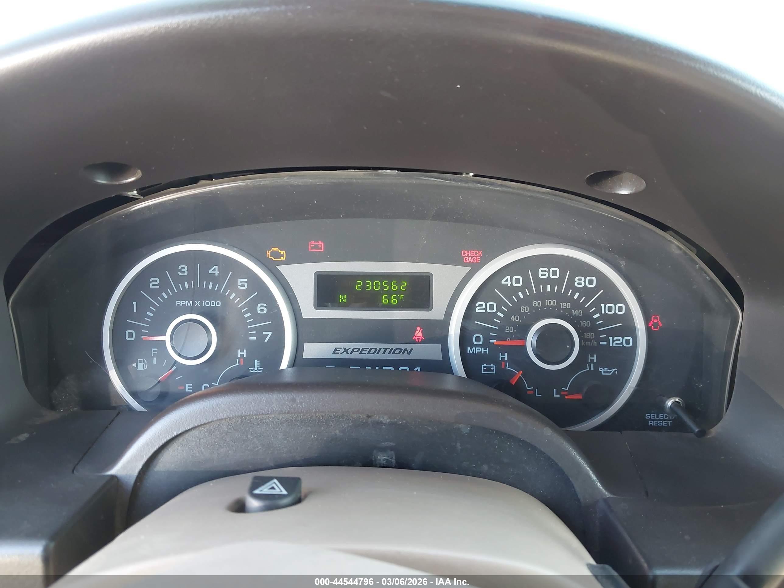 FORD EXPEDITION image 7