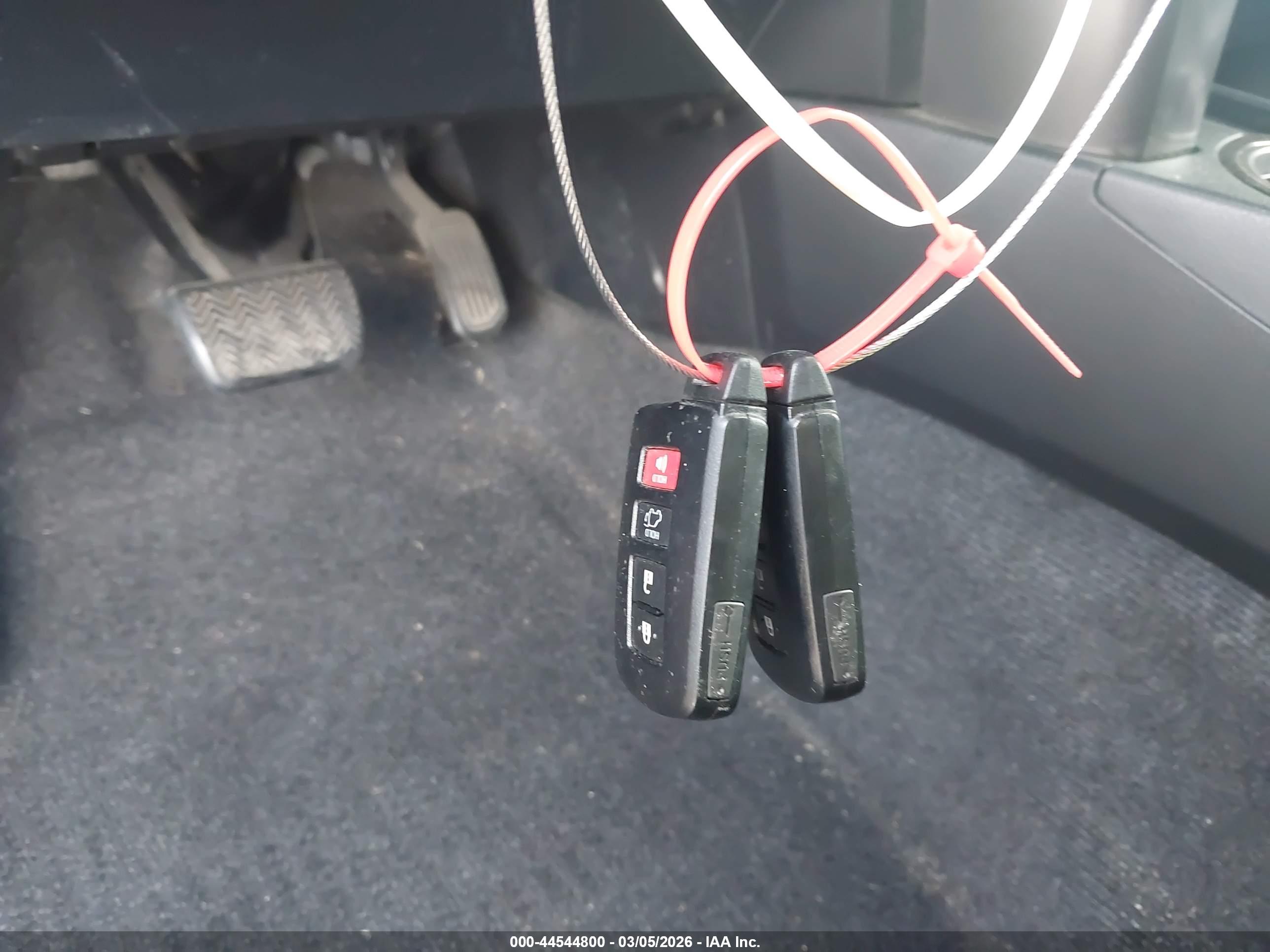 TOYOTA RAV4 image 11