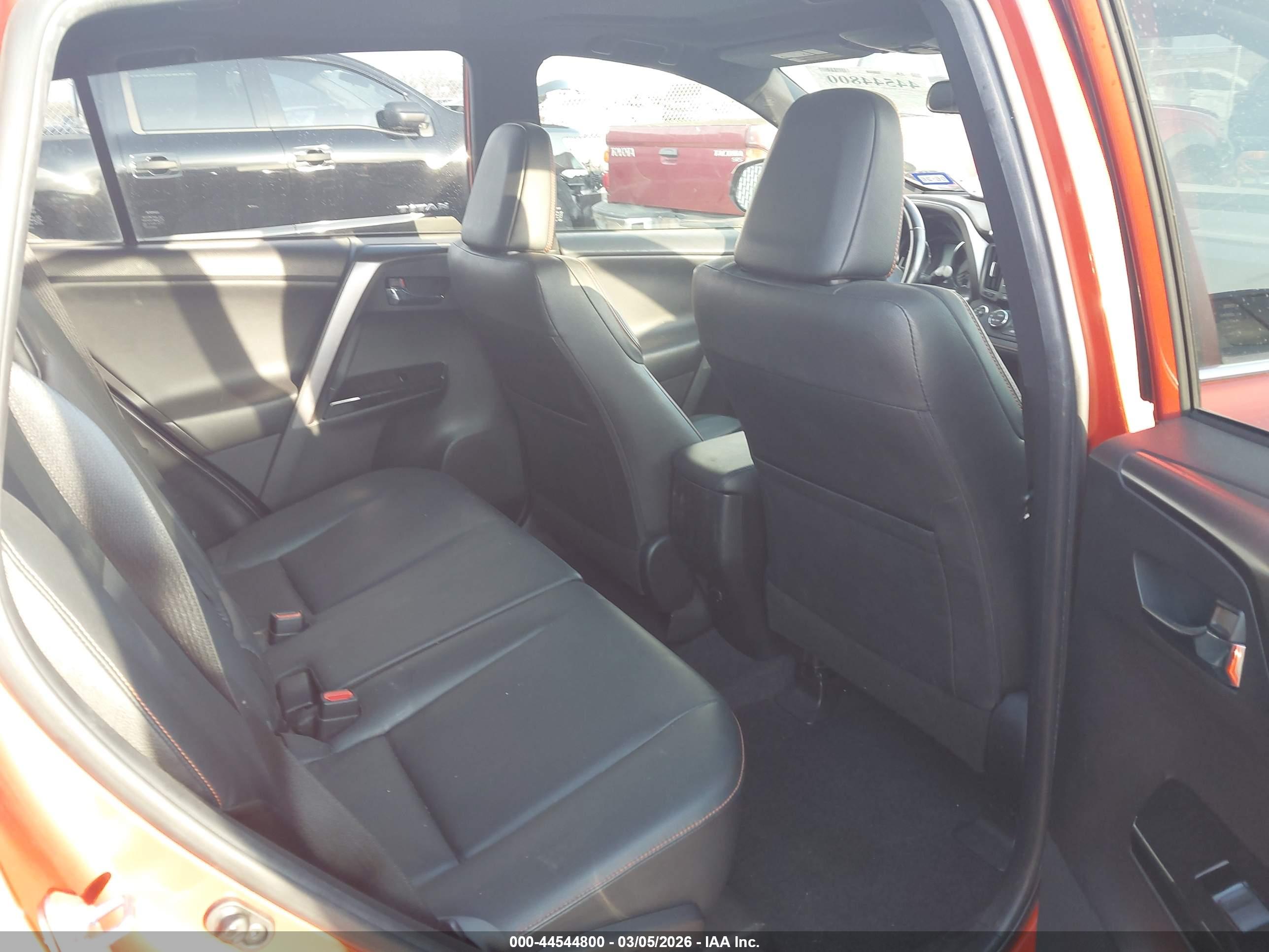 TOYOTA RAV4 image 8