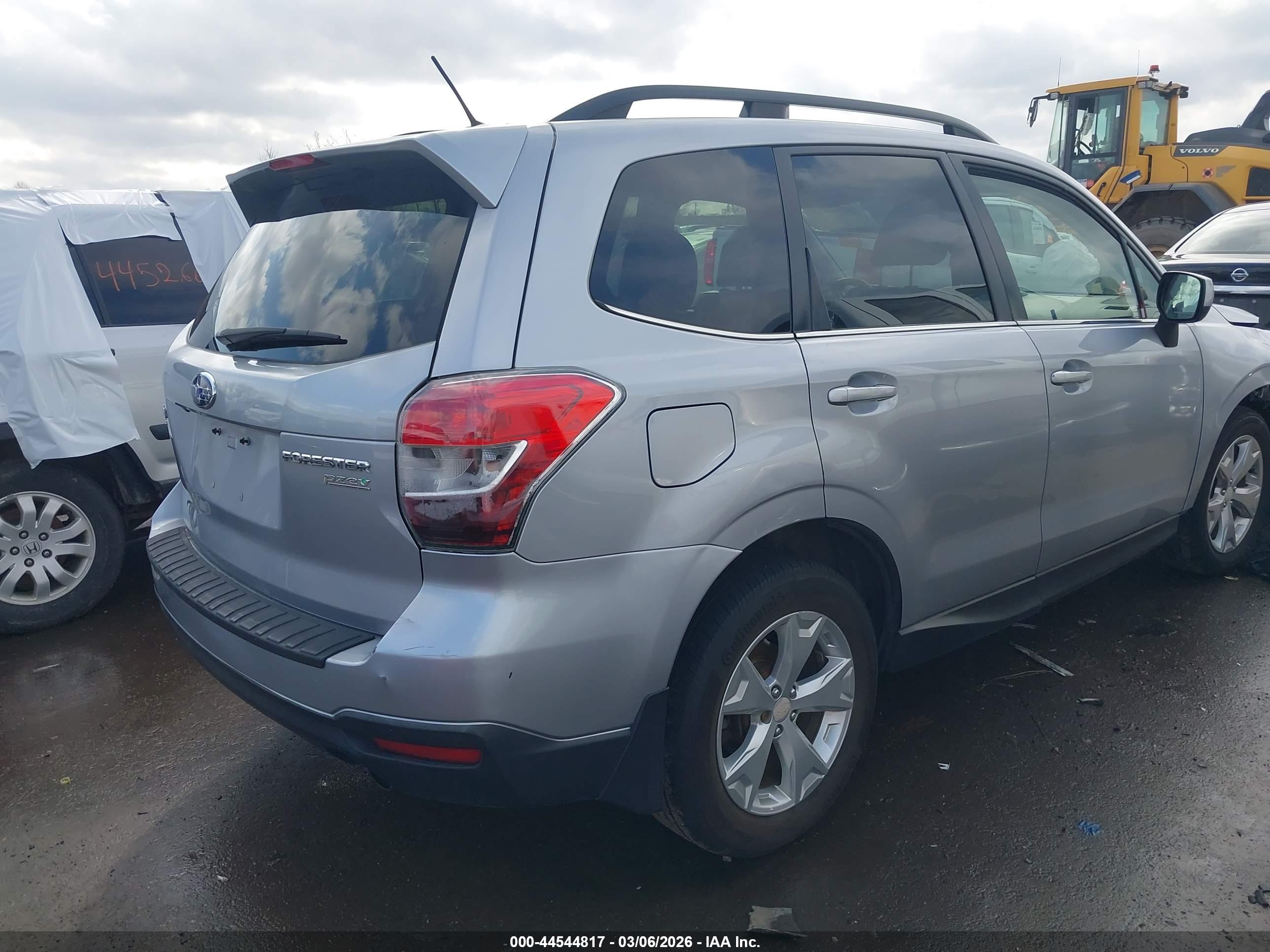 SUBARU FORESTER image 4