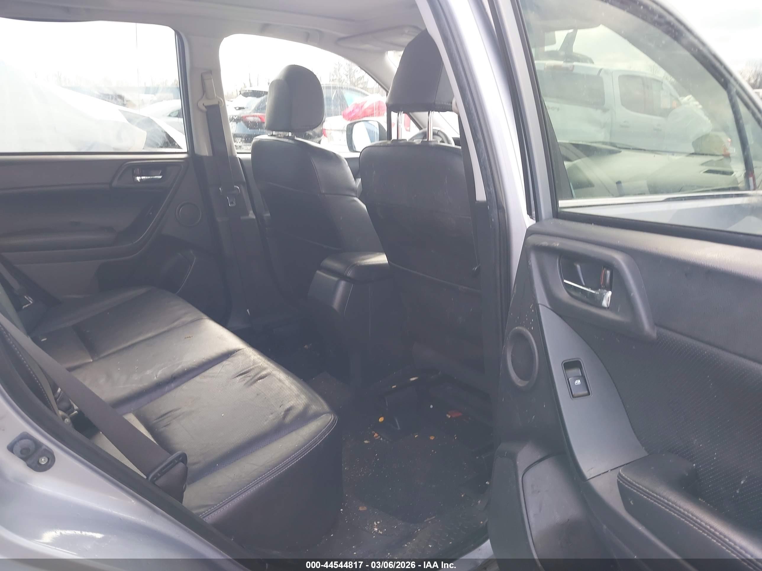 SUBARU FORESTER image 8