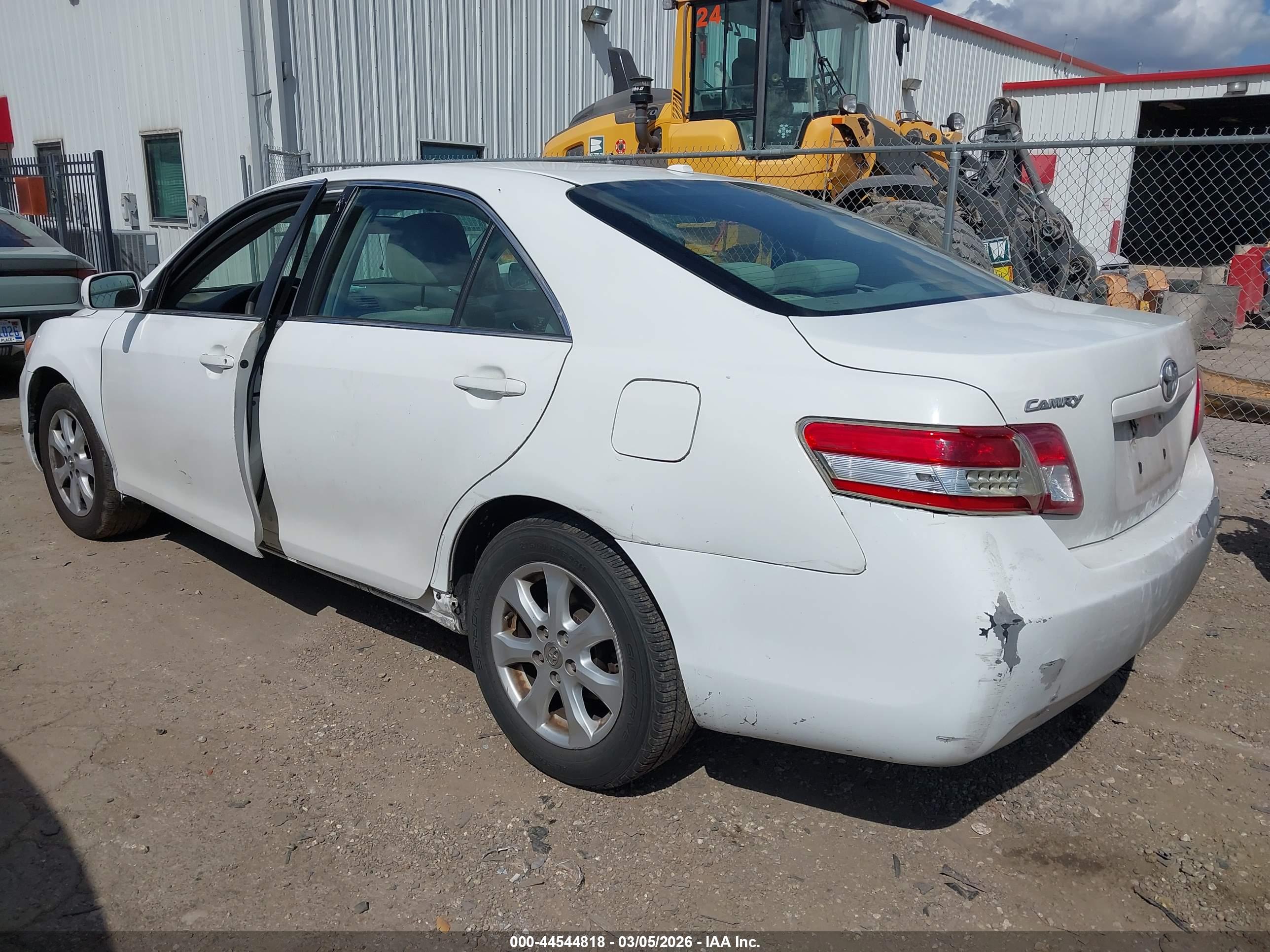 TOYOTA CAMRY image 3