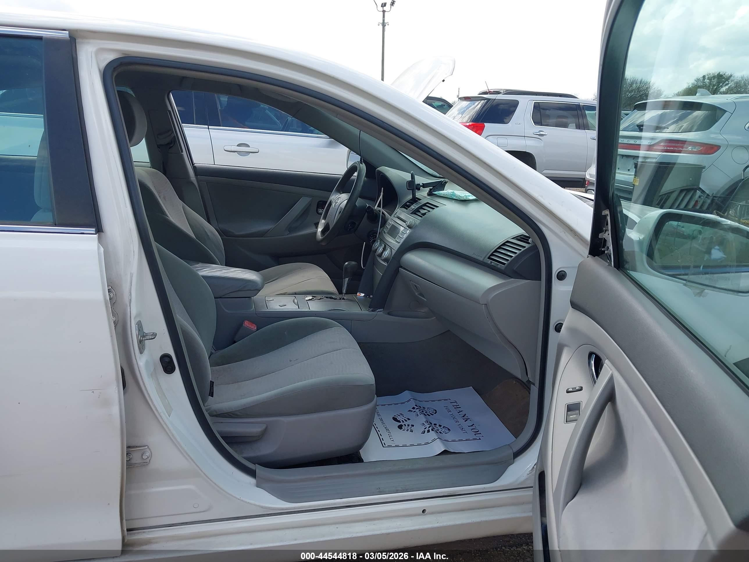 TOYOTA CAMRY image 5