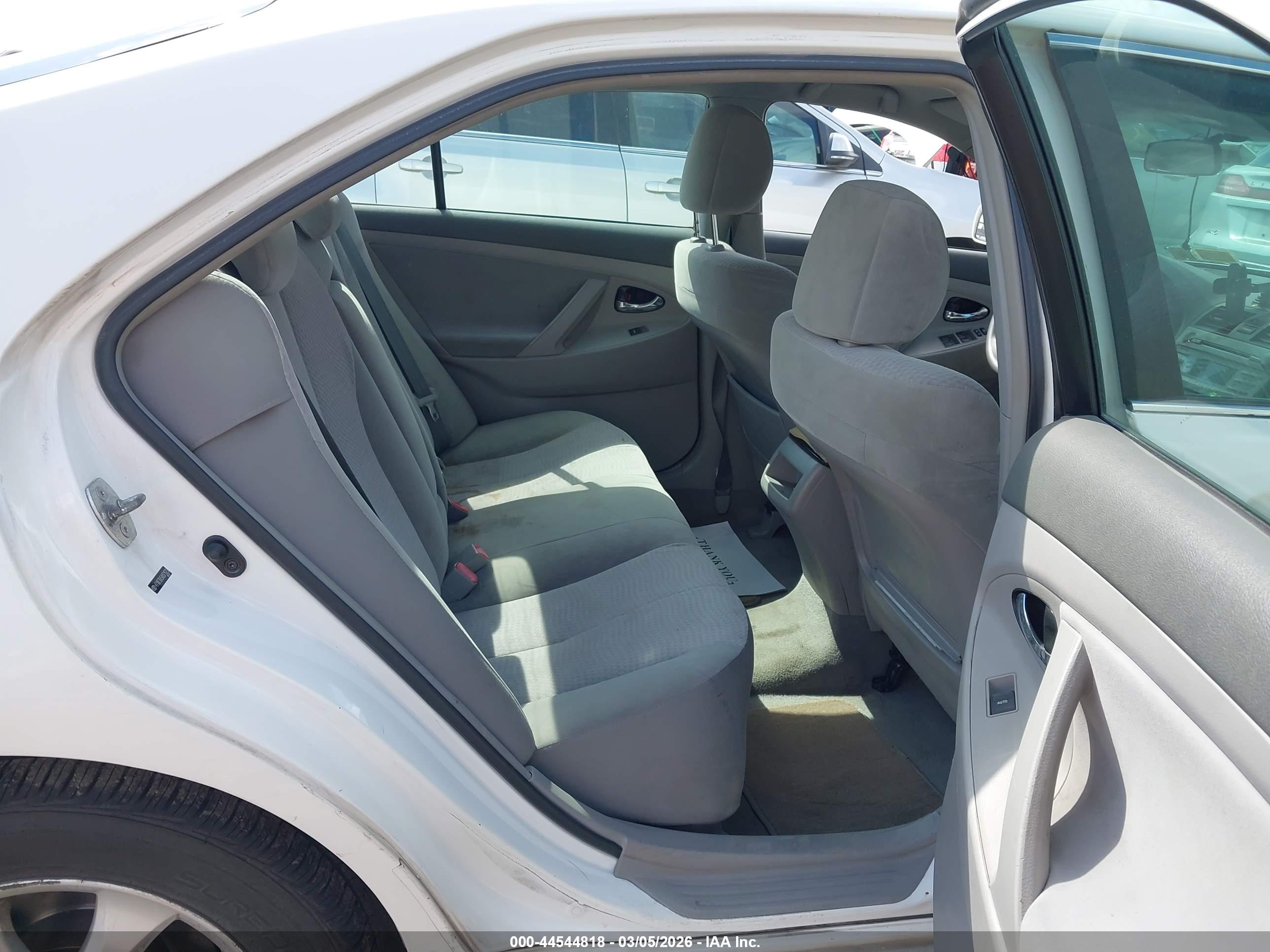 TOYOTA CAMRY image 8