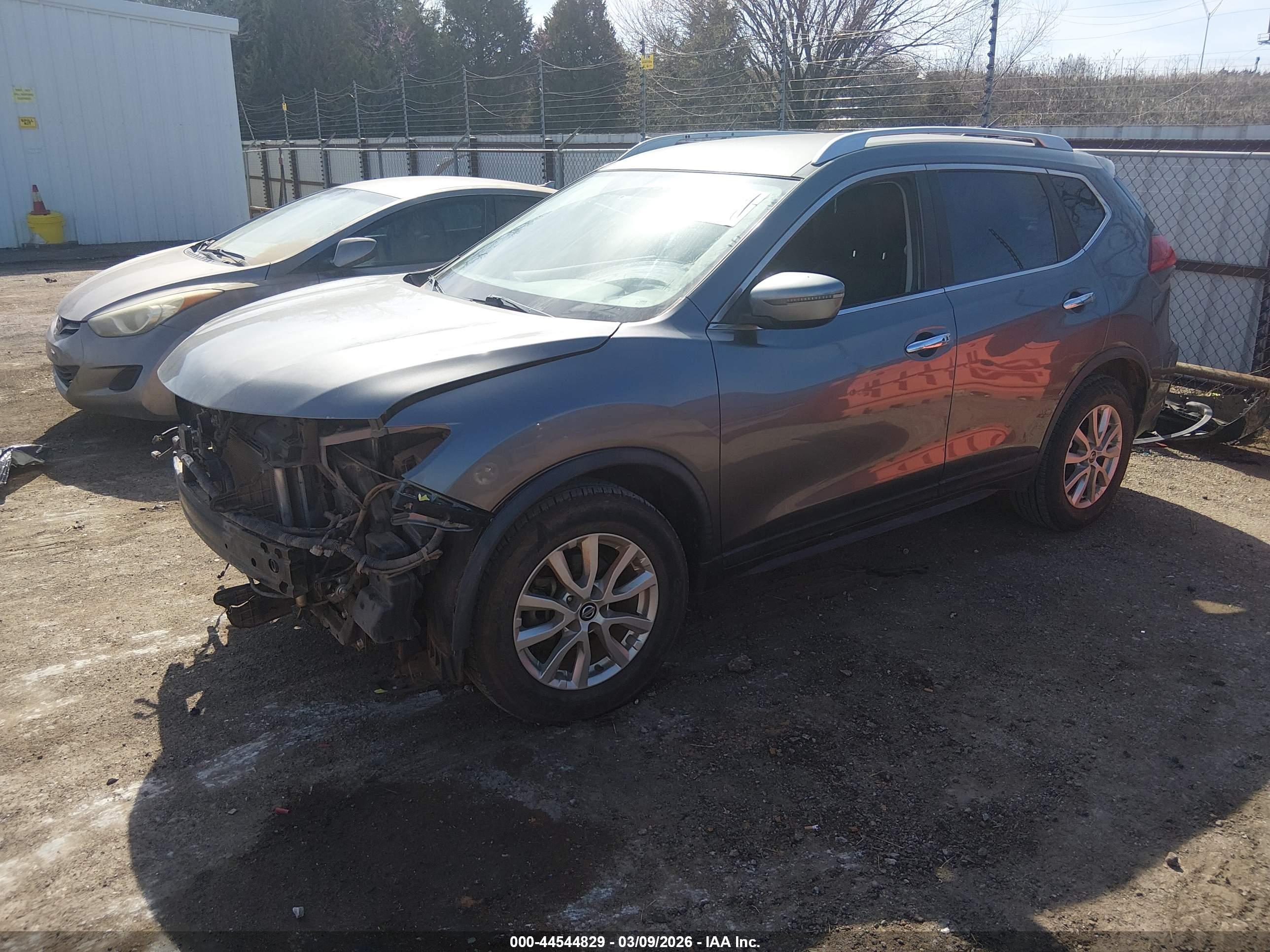 NISSAN ROGUE image 2