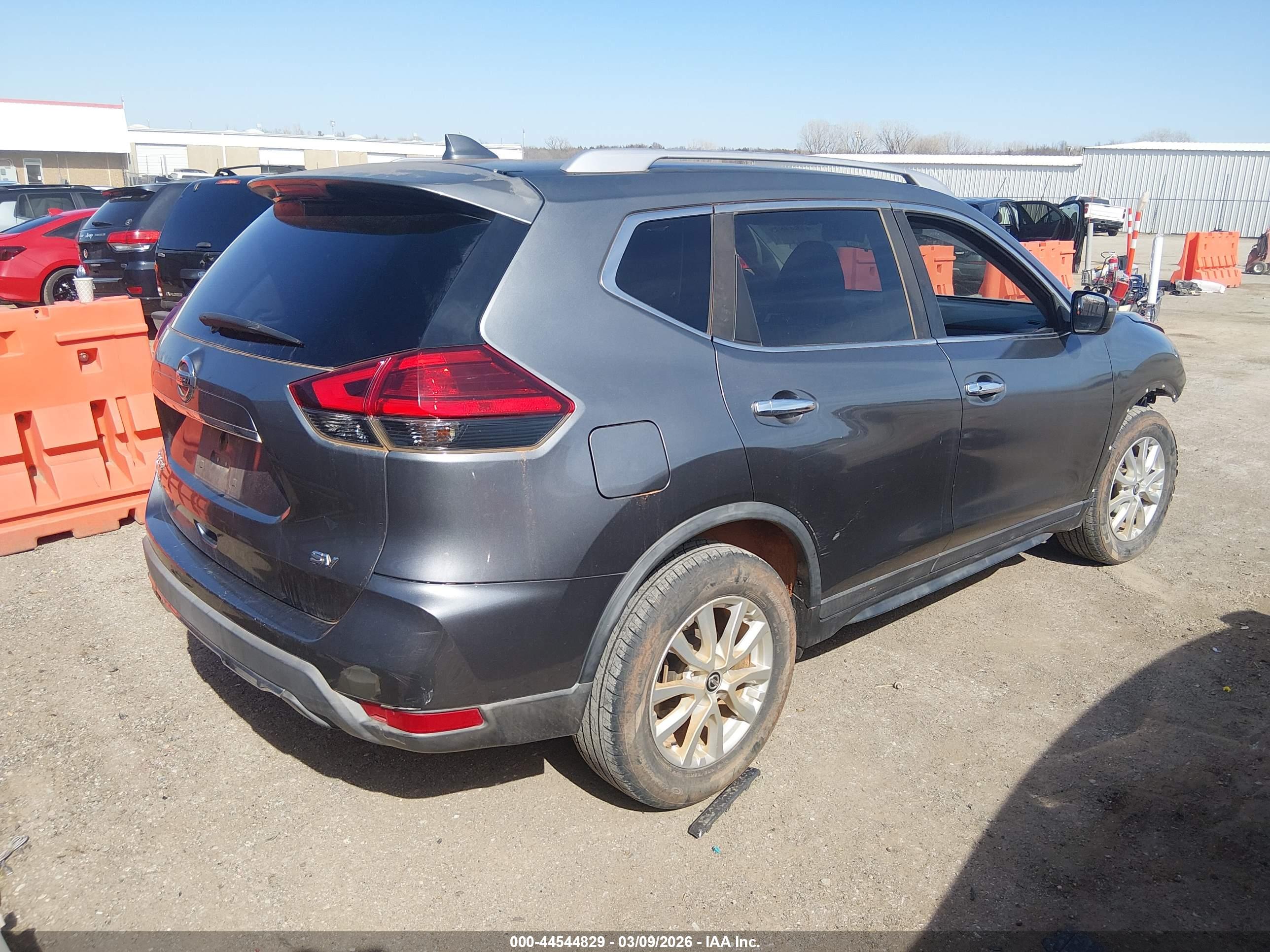 NISSAN ROGUE image 4