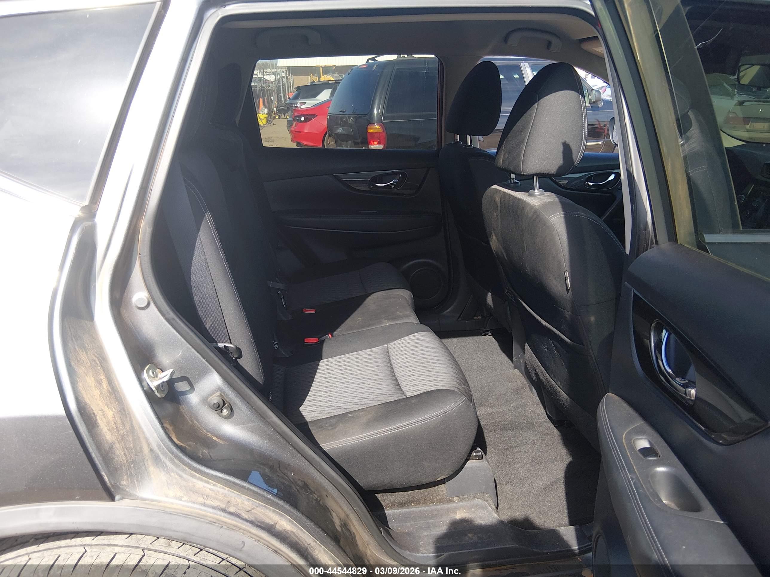 NISSAN ROGUE image 8