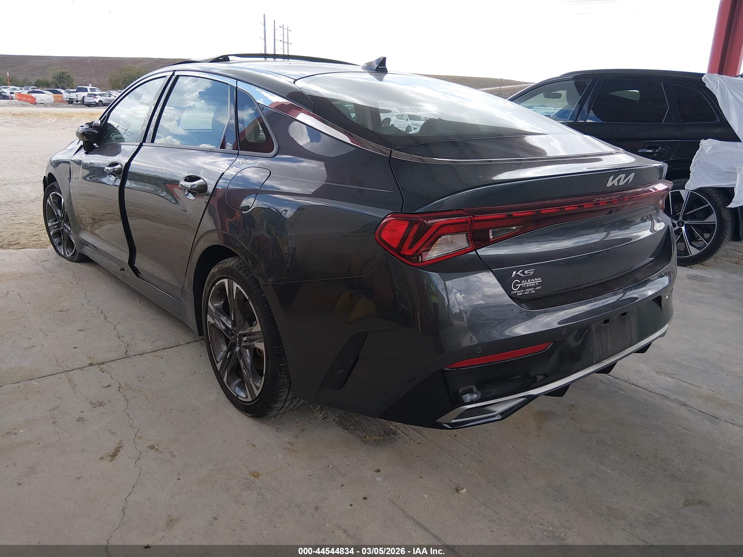 KIA K5 image 3