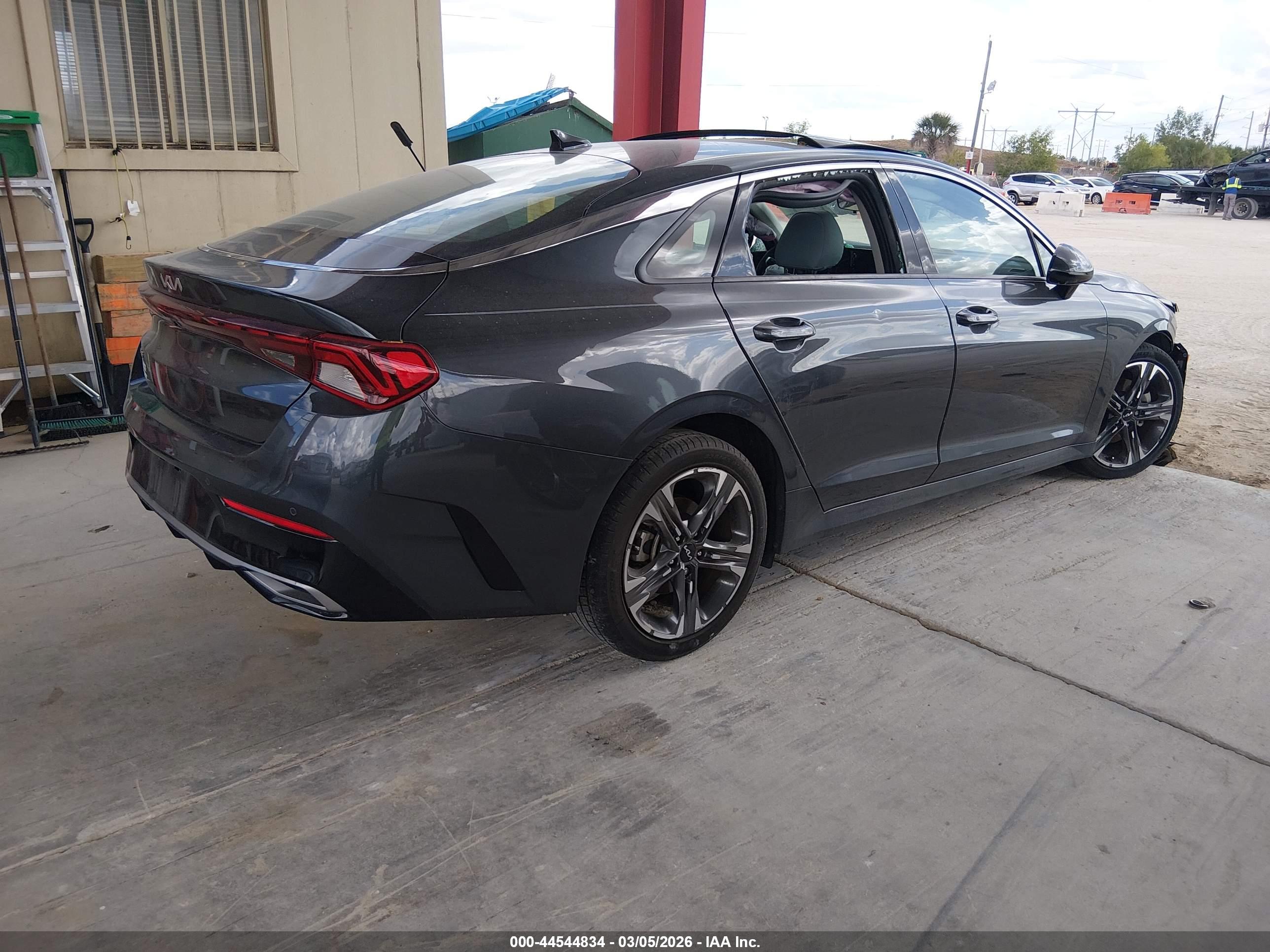 KIA K5 image 4
