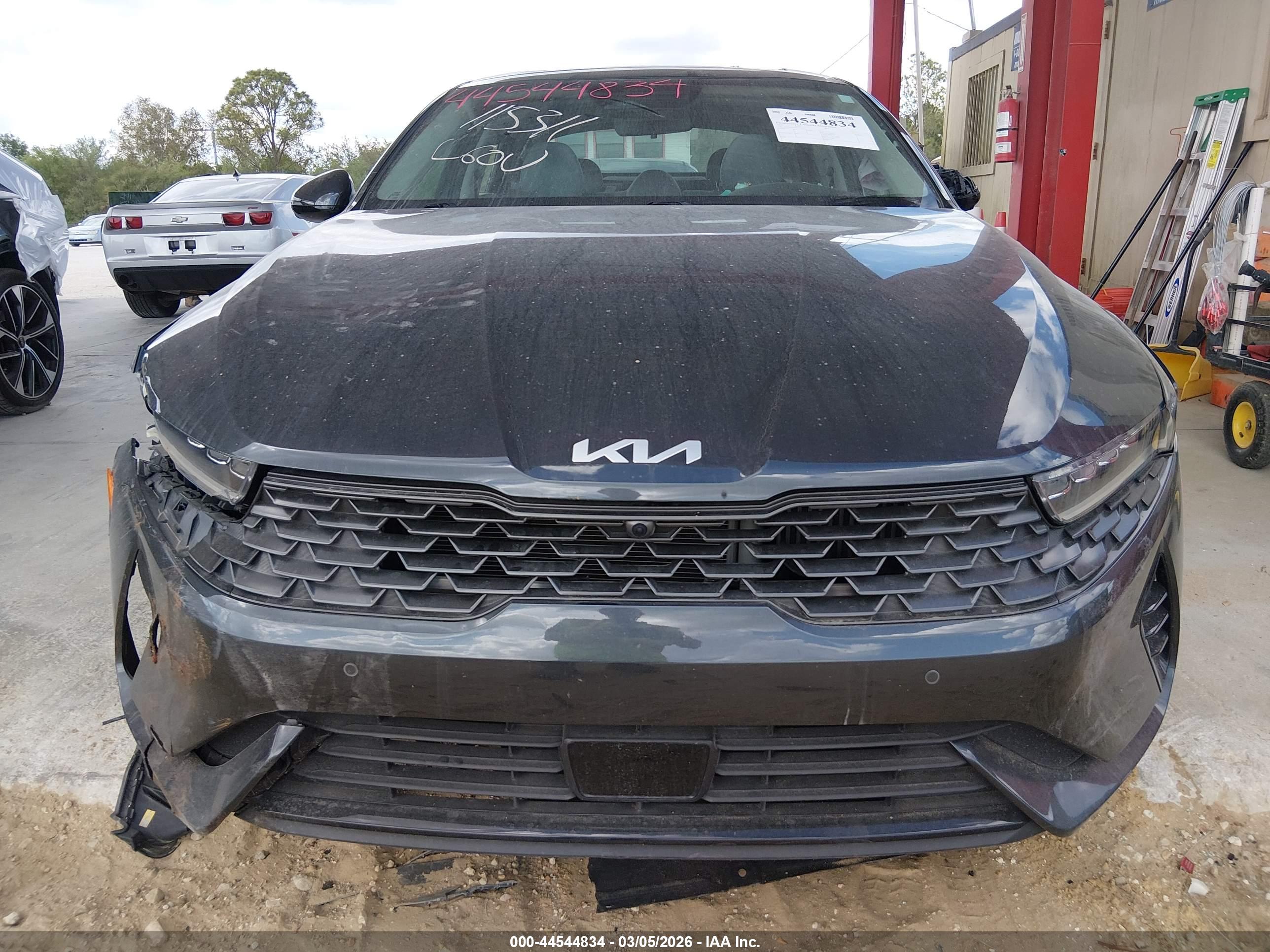 KIA K5 image 6