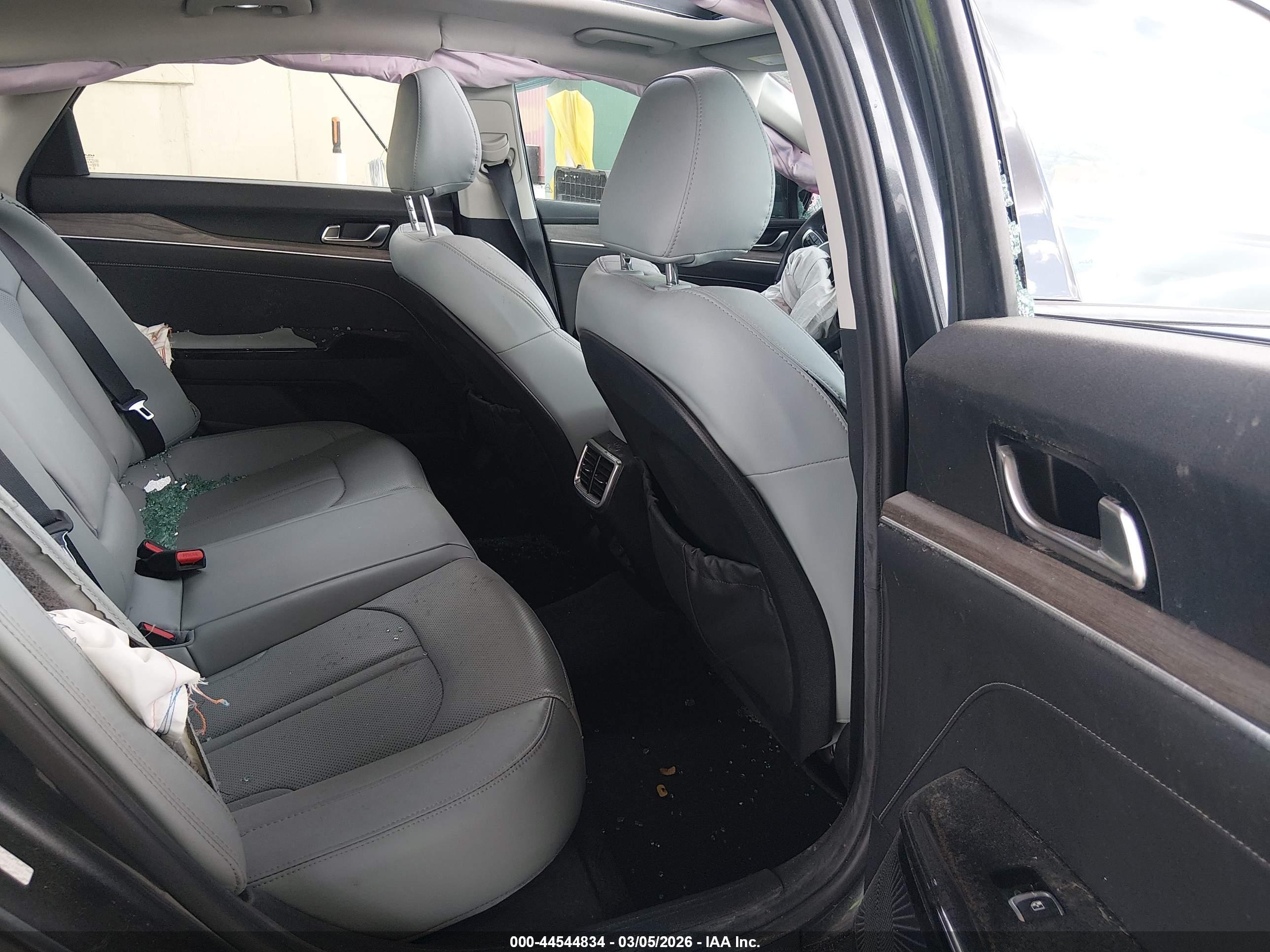 KIA K5 image 8
