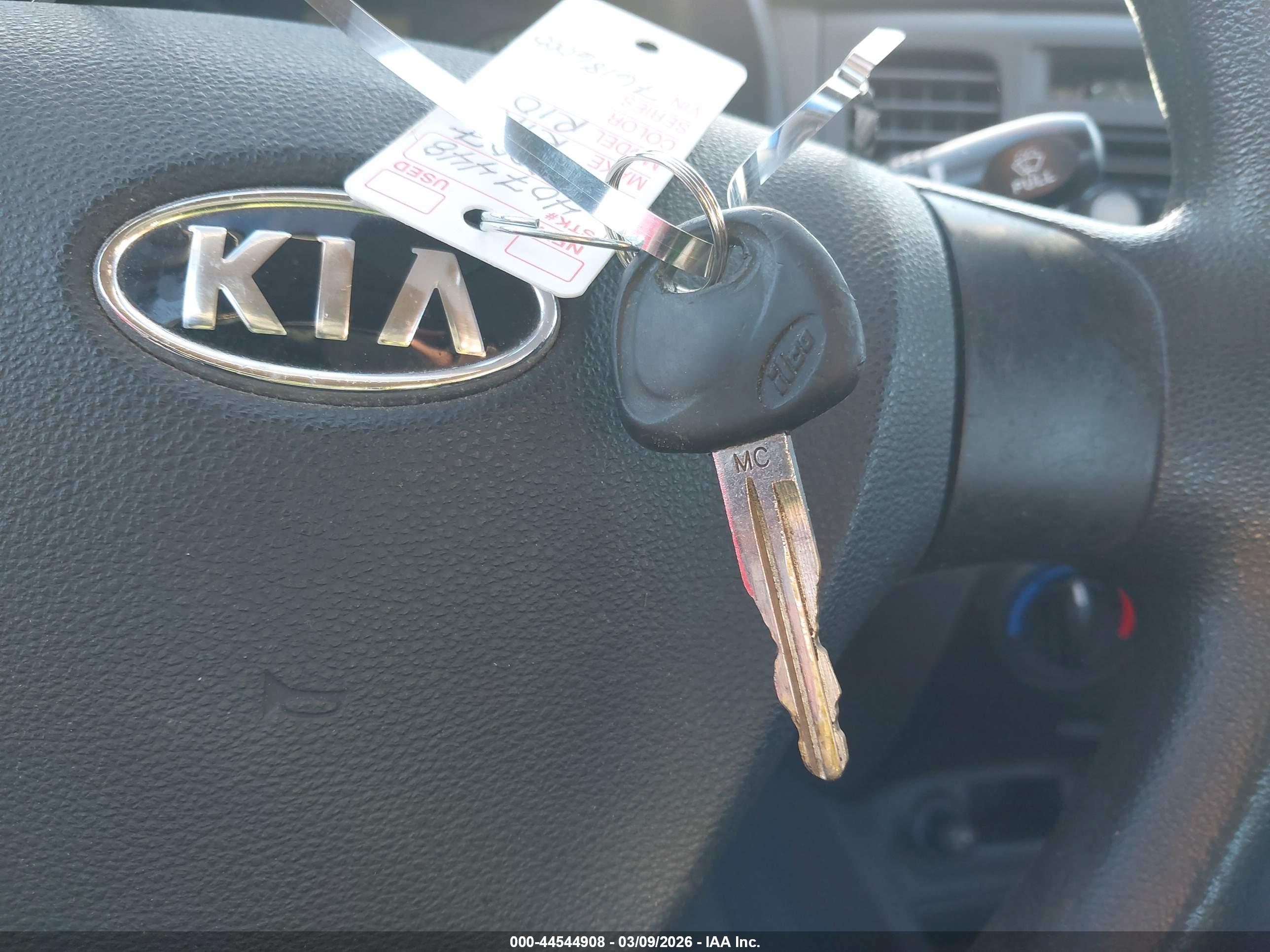 KIA RIO image 11