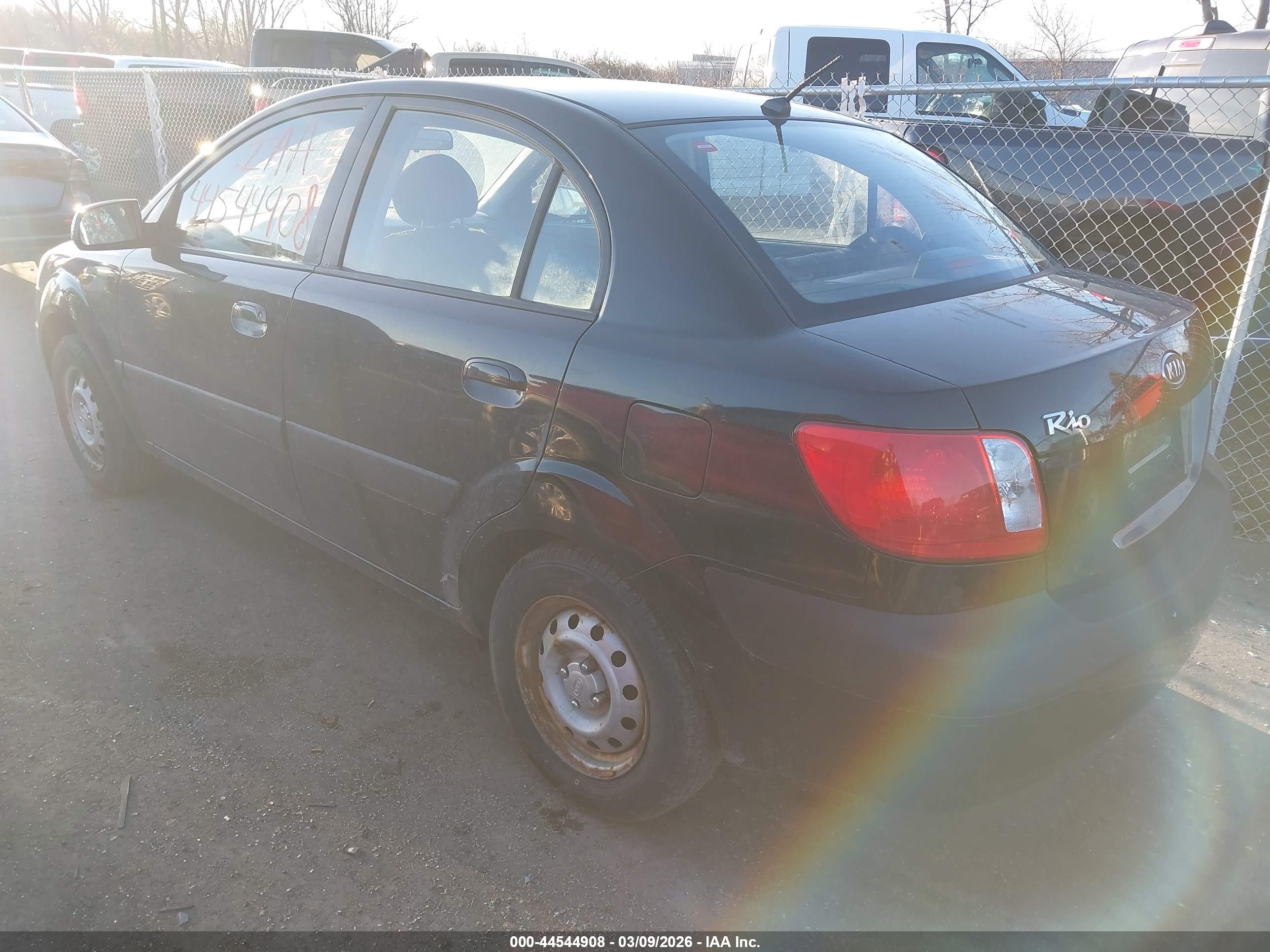 KIA RIO image 3