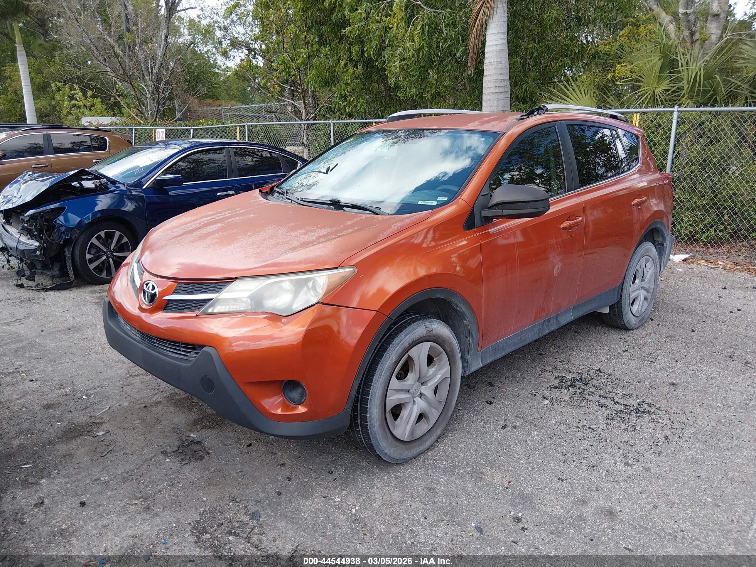TOYOTA RAV4 image 2
