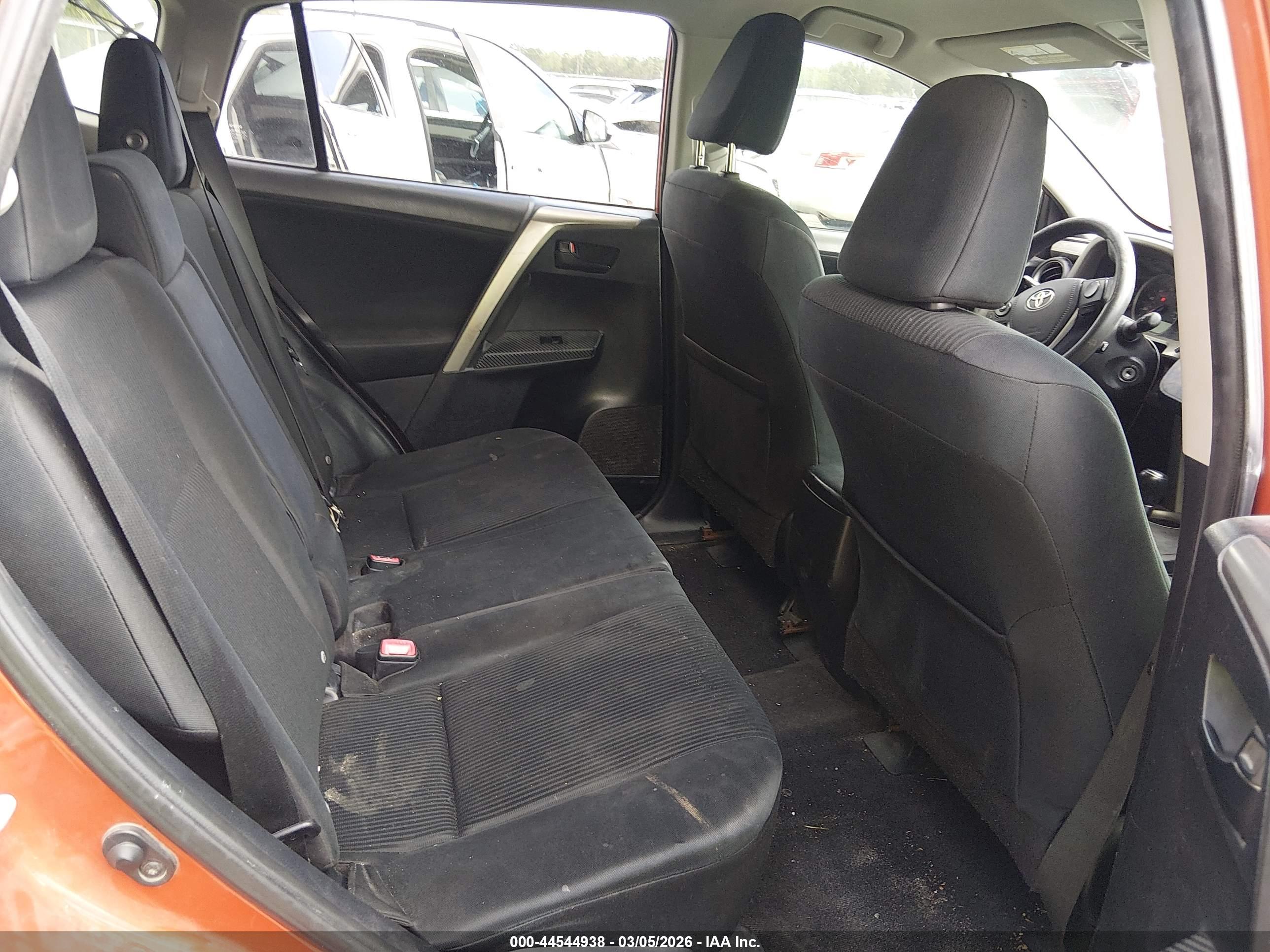 TOYOTA RAV4 image 8