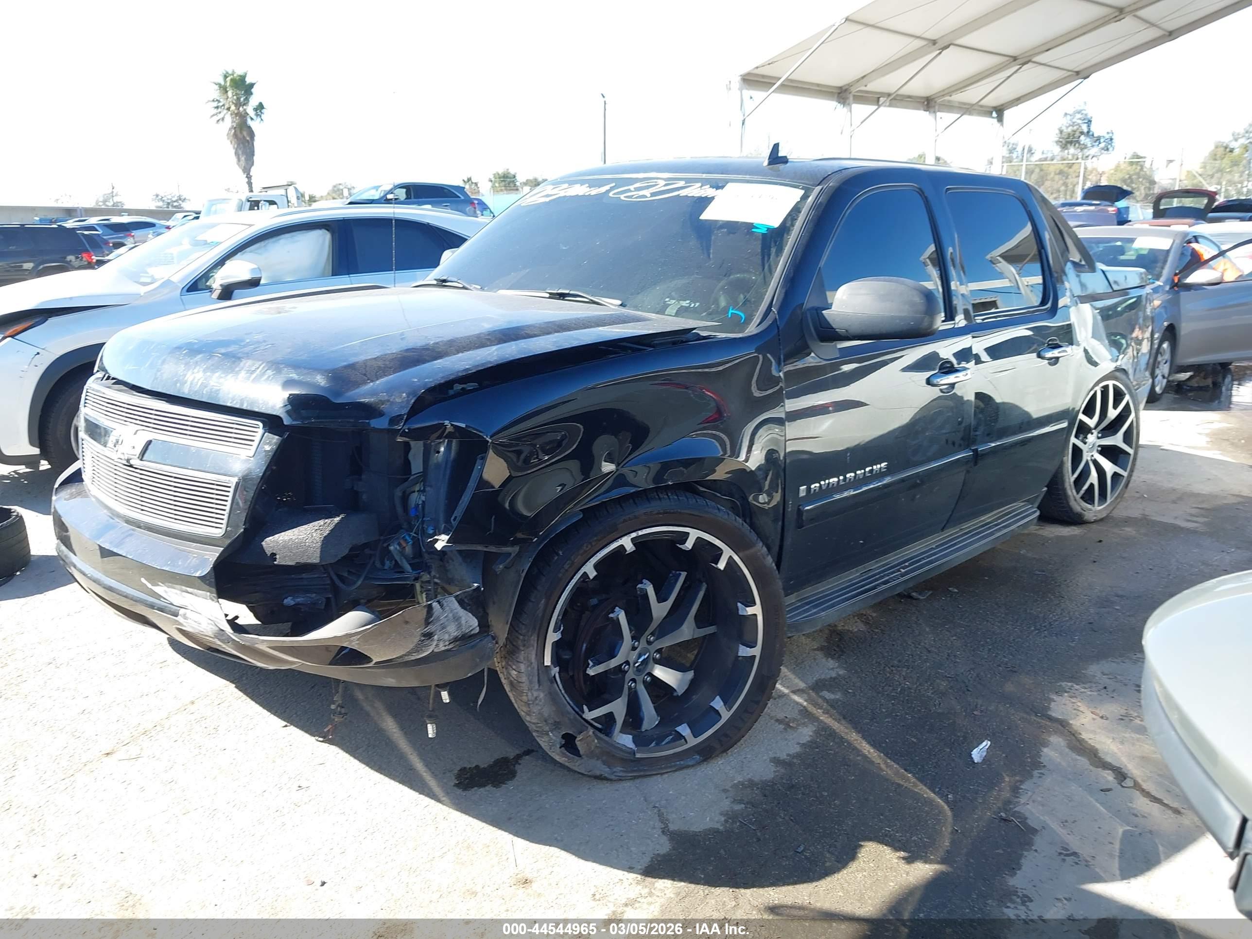 CHEVROLET AVALANCHE image 2