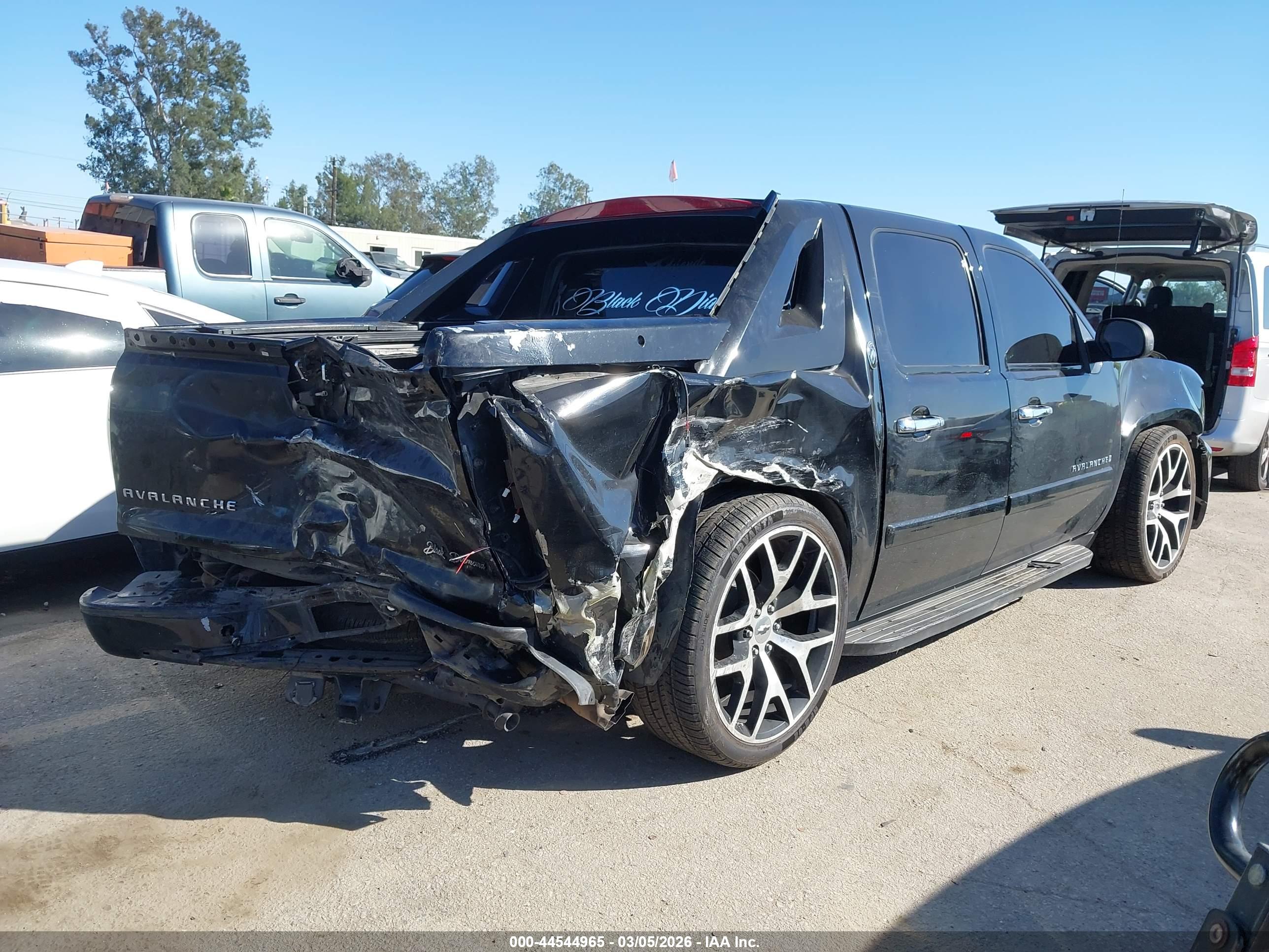 CHEVROLET AVALANCHE image 4