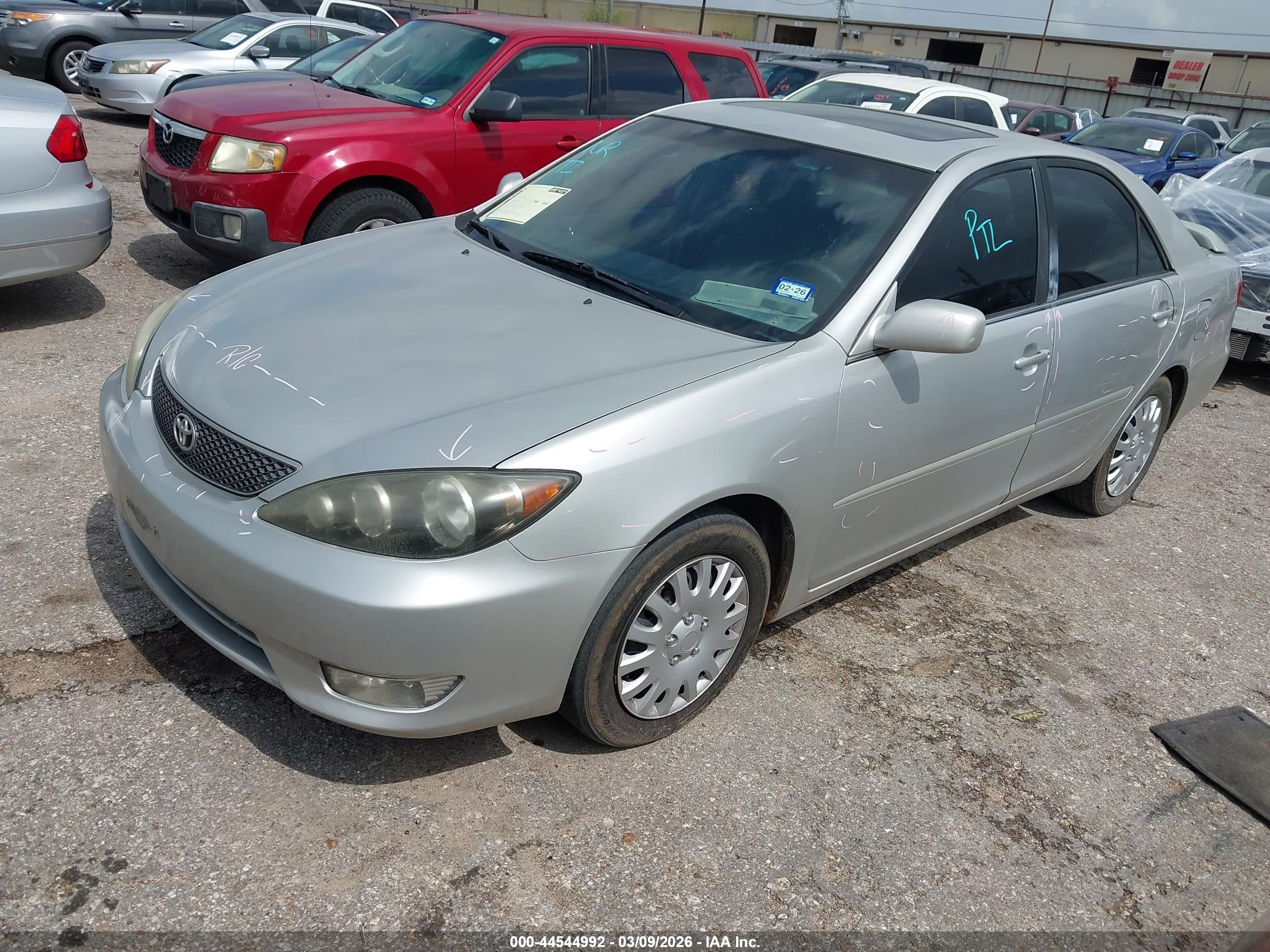 TOYOTA CAMRY image 2