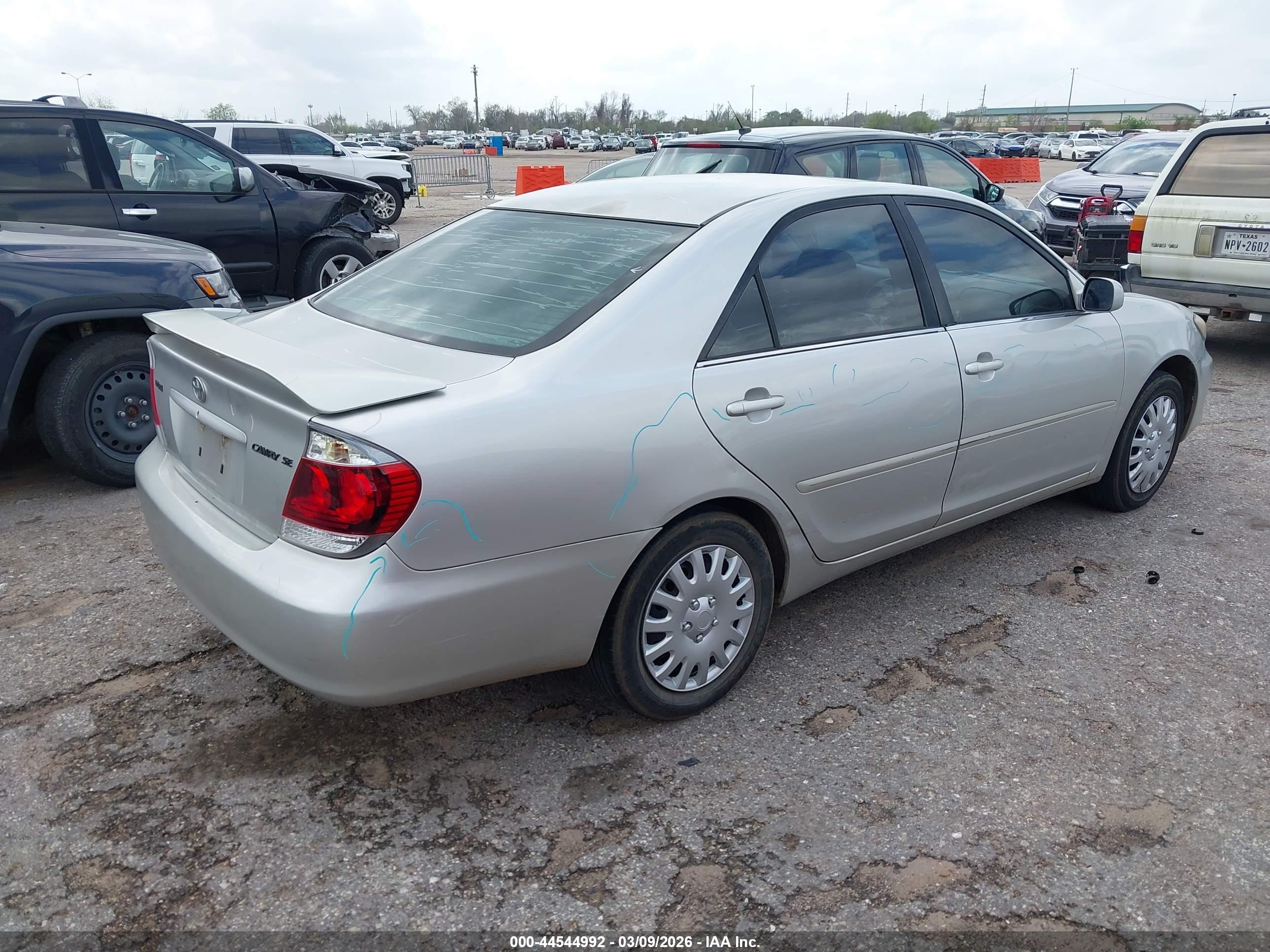 TOYOTA CAMRY image 4
